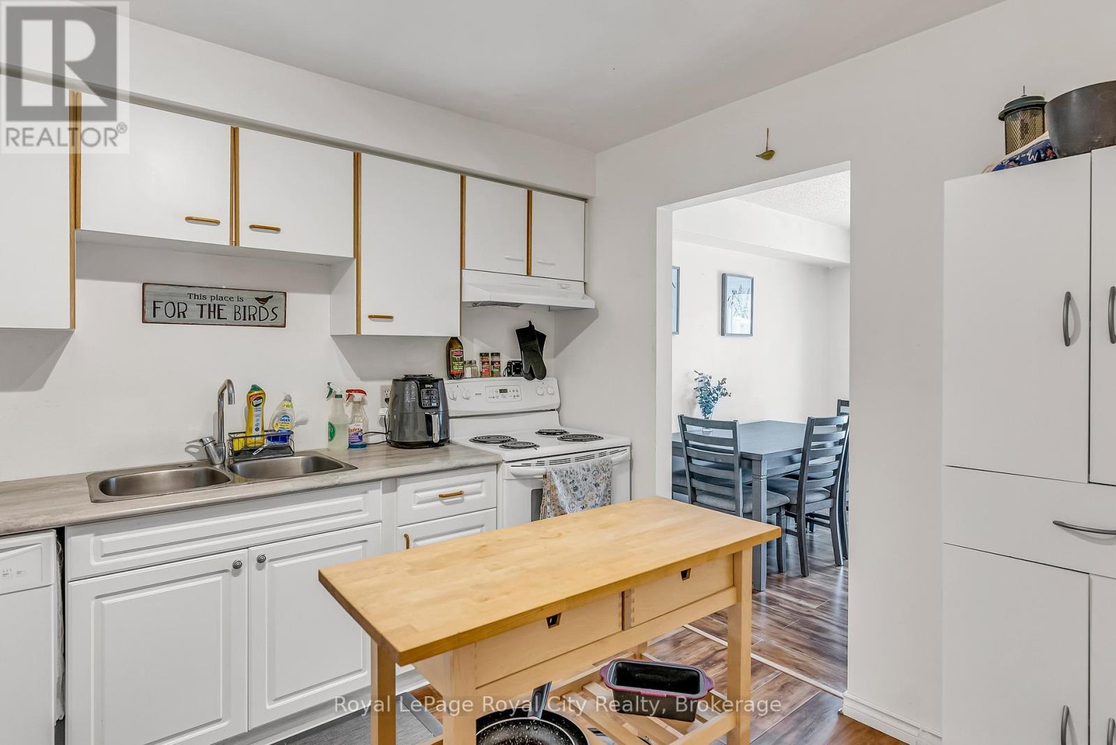 












44 - 302 COLLEGE AVENUE W

,
Guelph (Dovercliffe Park/Old University),




Ontario
N1G4T6

