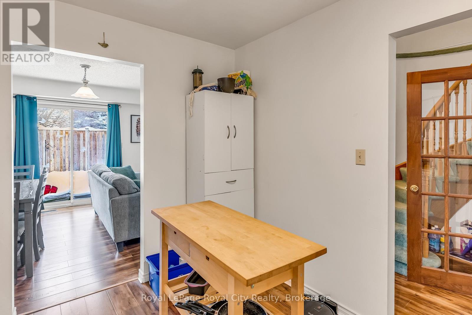 












44 - 302 COLLEGE AVENUE W

,
Guelph (Dovercliffe Park/Old University),




Ontario
N1G4T6

