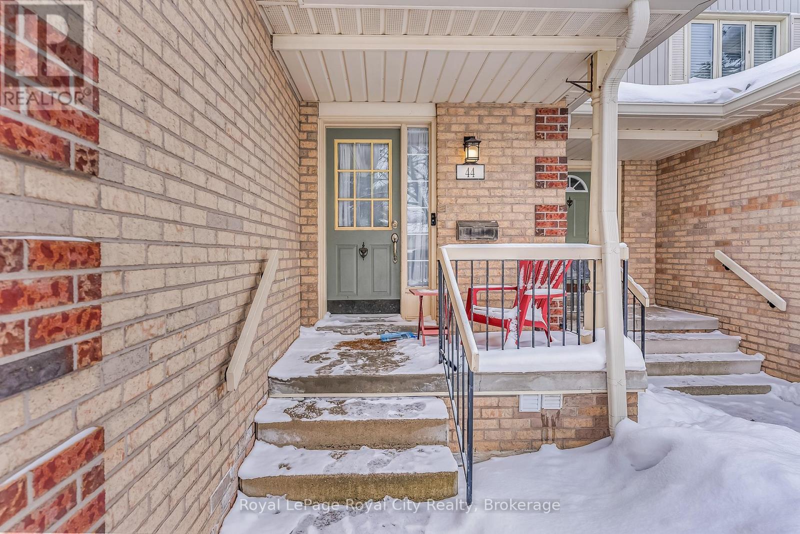 












44 - 302 COLLEGE AVENUE W

,
Guelph (Dovercliffe Park/Old University),




Ontario
N1G4T6

