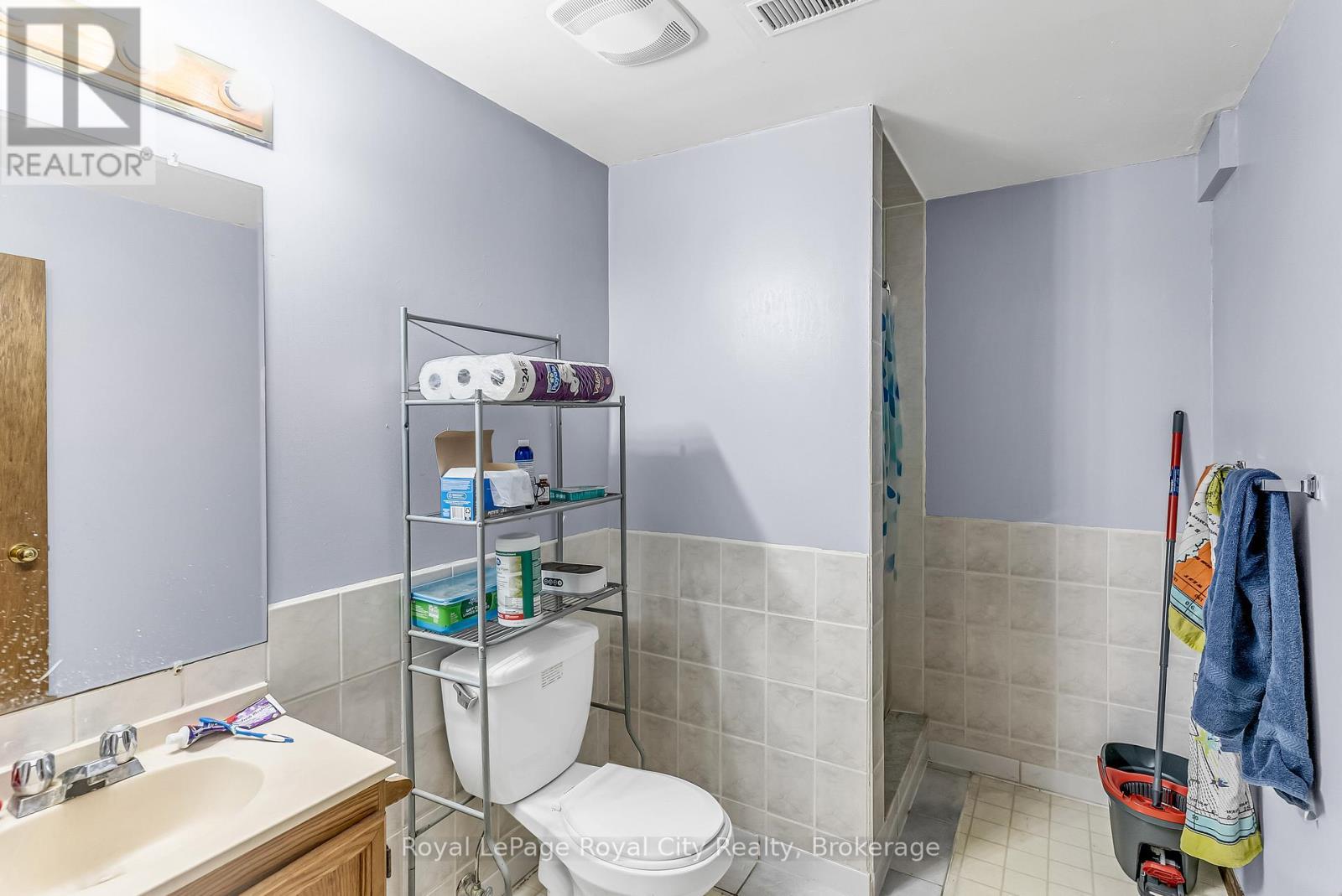 












44 - 302 COLLEGE AVENUE W

,
Guelph (Dovercliffe Park/Old University),




Ontario
N1G4T6

