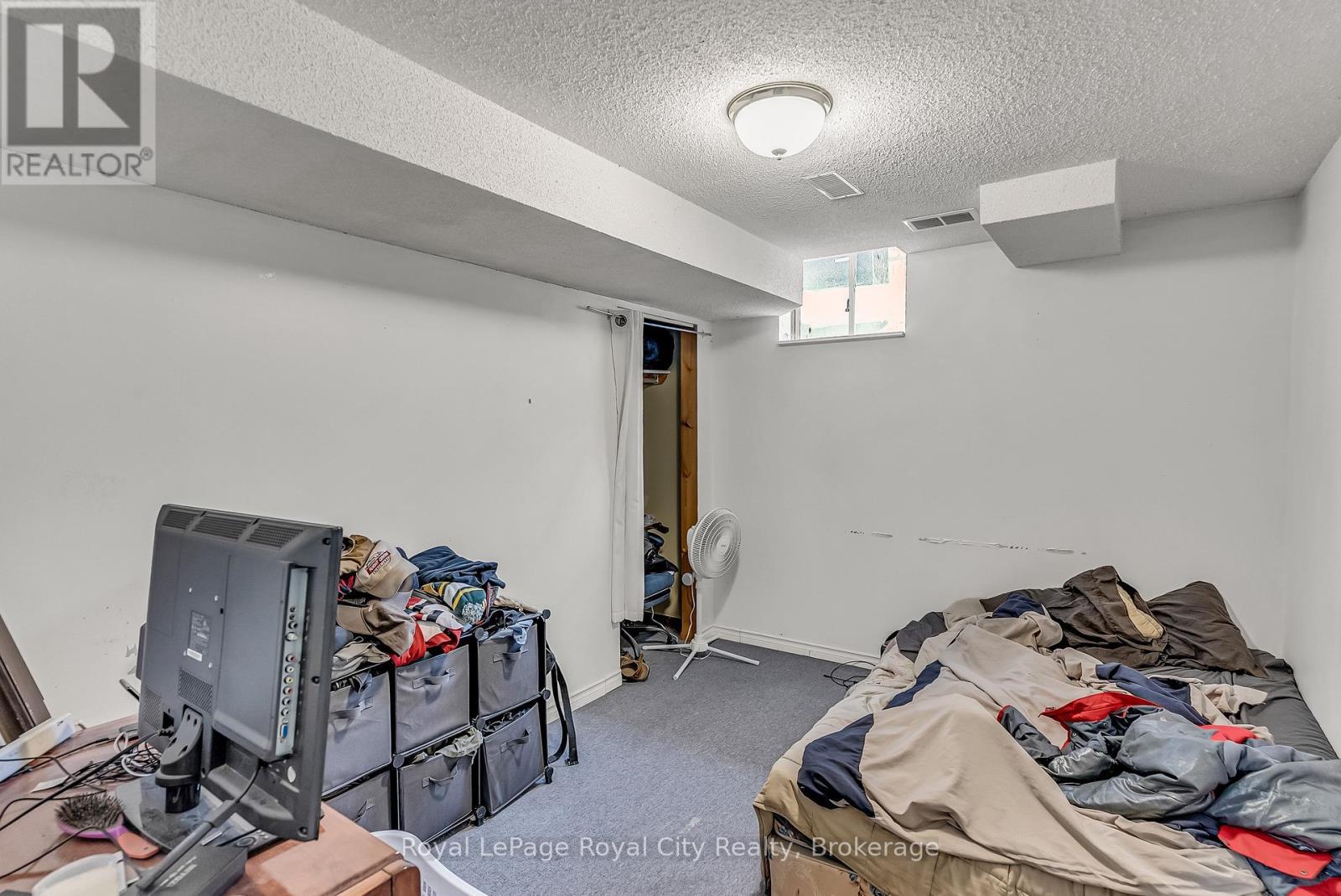 












44 - 302 COLLEGE AVENUE W

,
Guelph (Dovercliffe Park/Old University),




Ontario
N1G4T6

