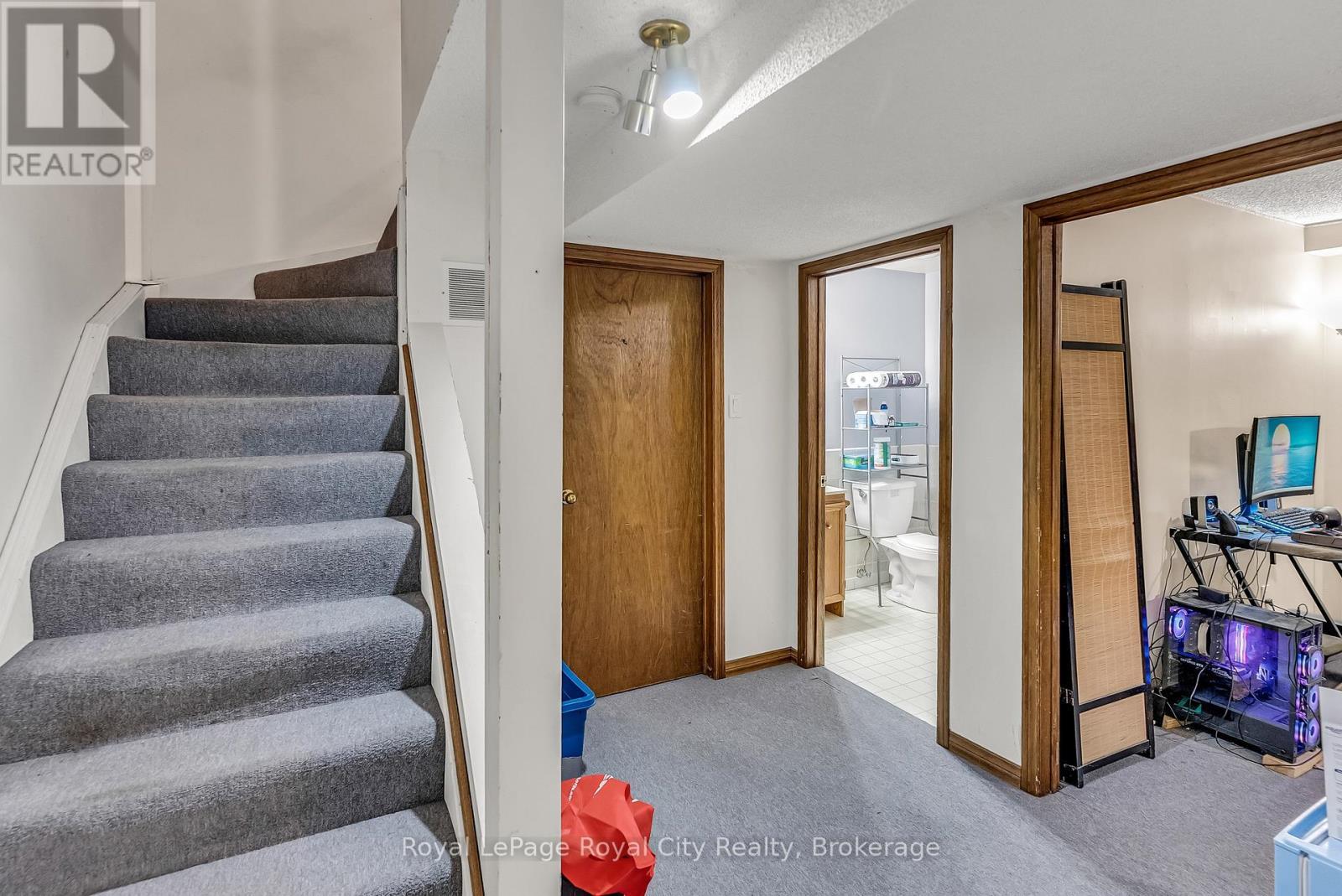 












44 - 302 COLLEGE AVENUE W

,
Guelph (Dovercliffe Park/Old University),




Ontario
N1G4T6

