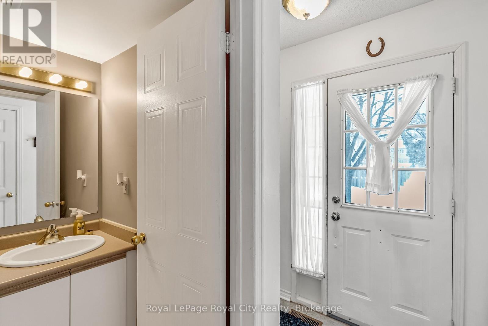 












44 - 302 COLLEGE AVENUE W

,
Guelph (Dovercliffe Park/Old University),




Ontario
N1G4T6

