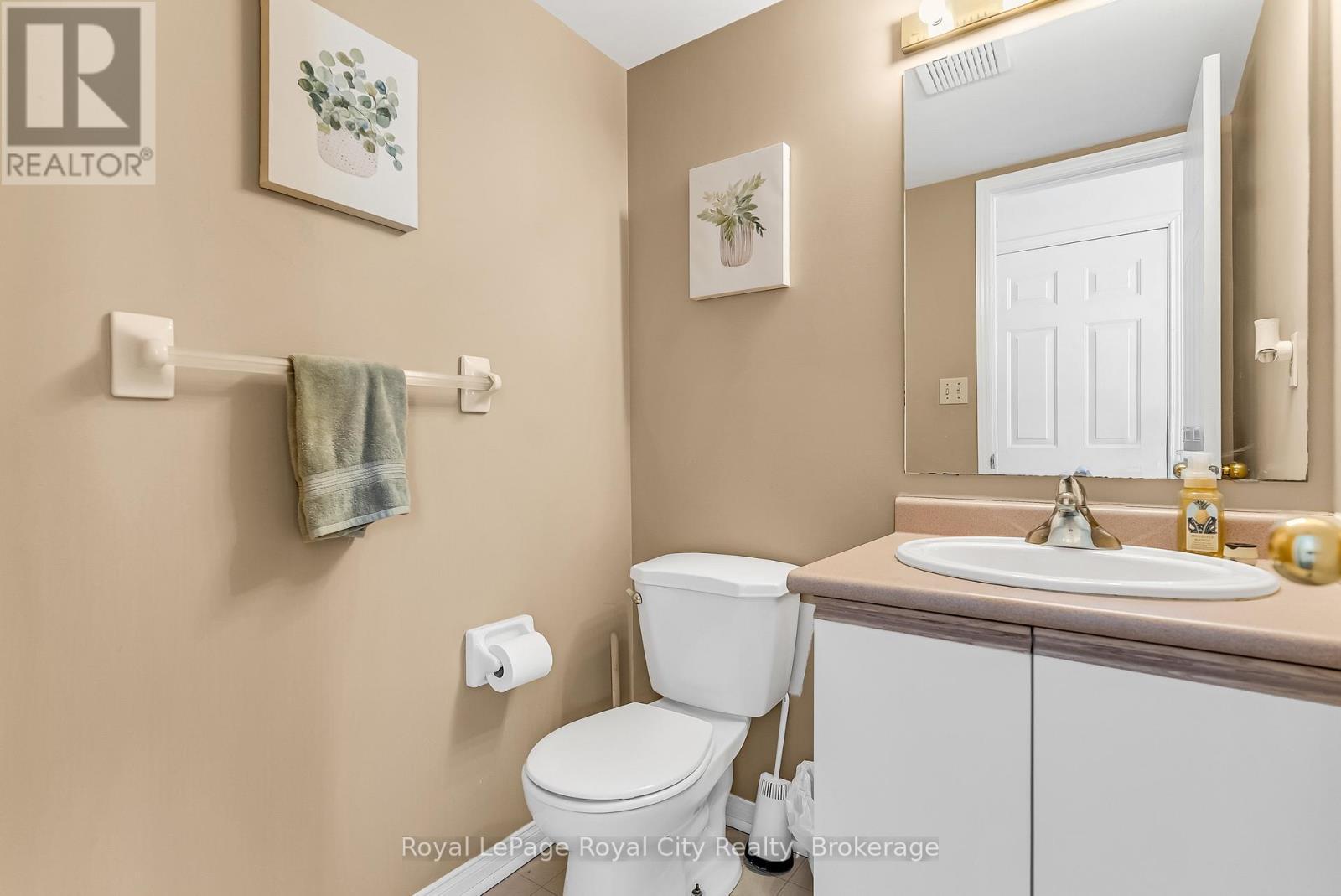 












44 - 302 COLLEGE AVENUE W

,
Guelph (Dovercliffe Park/Old University),




Ontario
N1G4T6

