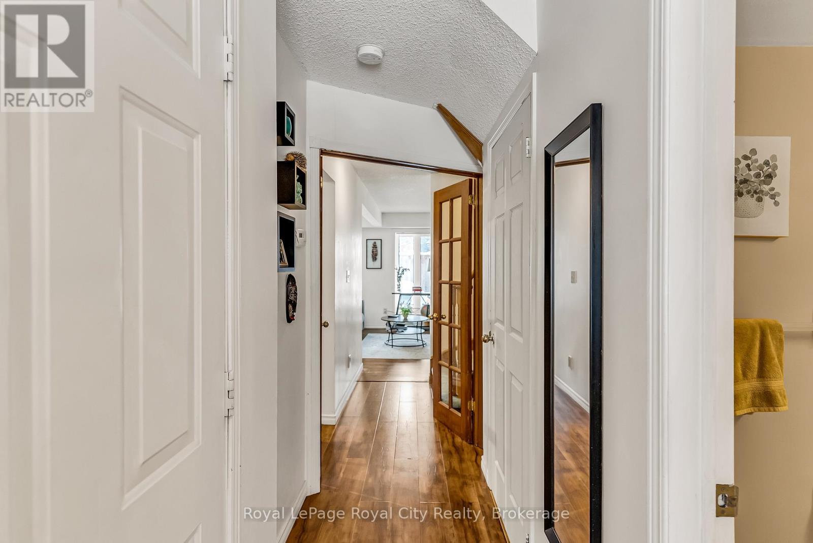 












44 - 302 COLLEGE AVENUE W

,
Guelph (Dovercliffe Park/Old University),




Ontario
N1G4T6

