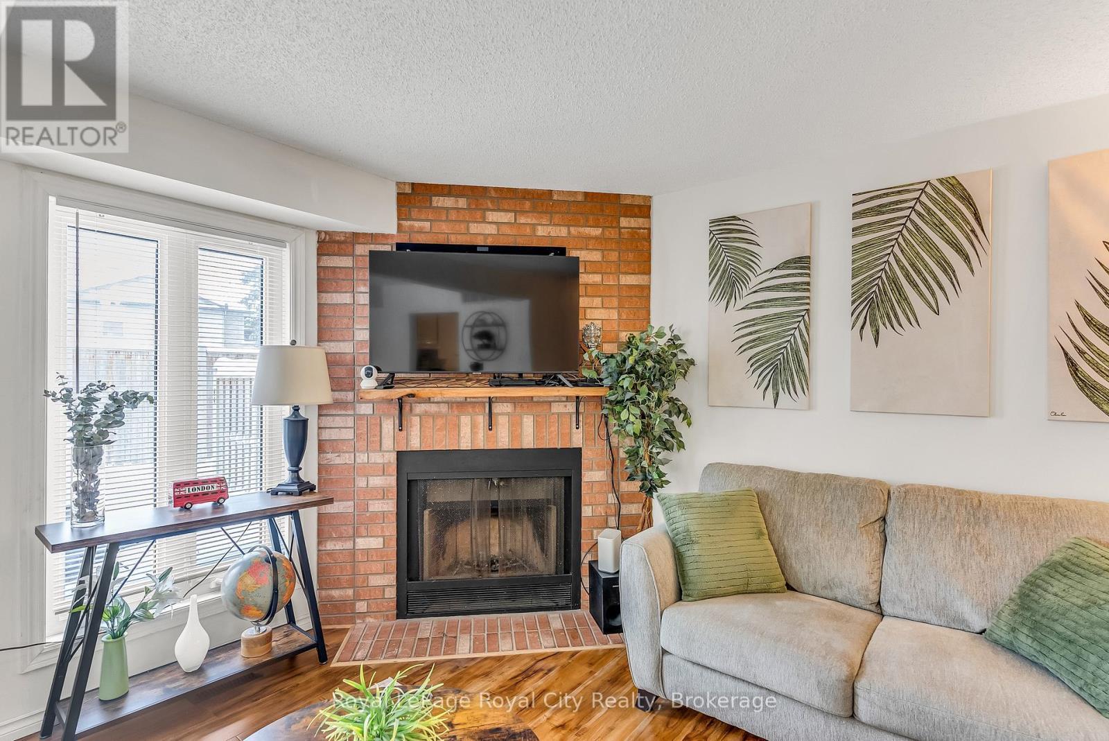 












44 - 302 COLLEGE AVENUE W

,
Guelph (Dovercliffe Park/Old University),




Ontario
N1G4T6

