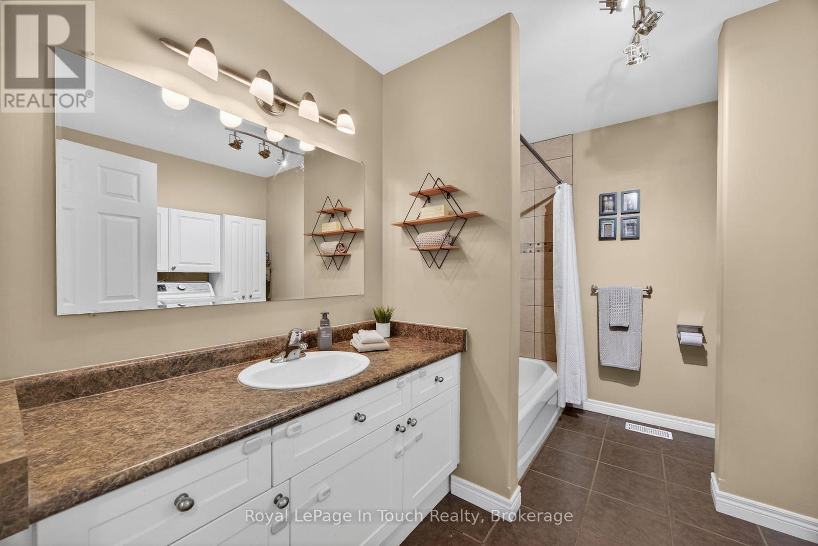 












39 ST. LAURENT BOULEVARD

,
Tiny,




Ontario
L9M1R3

