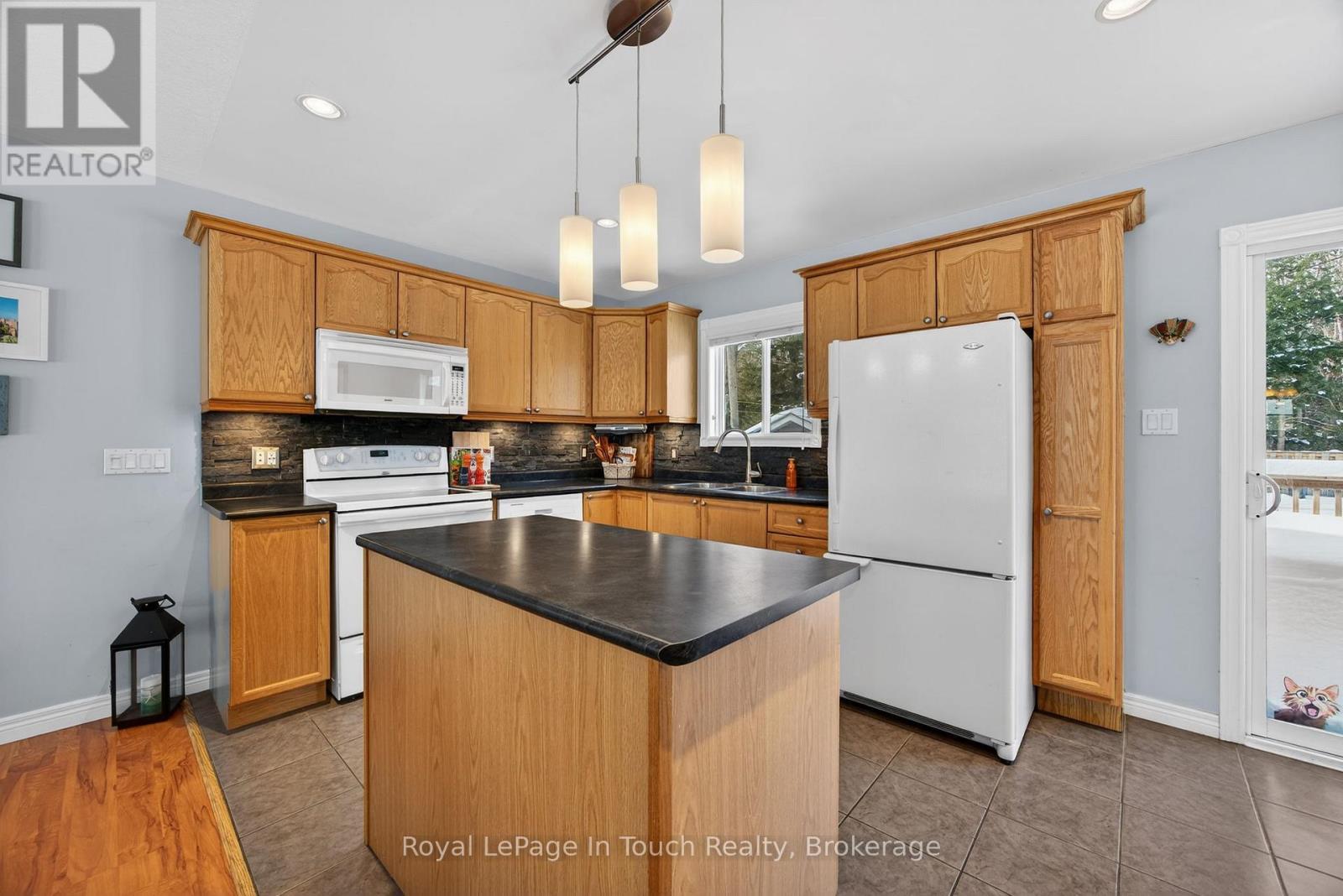 












39 ST. LAURENT BOULEVARD

,
Tiny,




Ontario
L9M1R3

