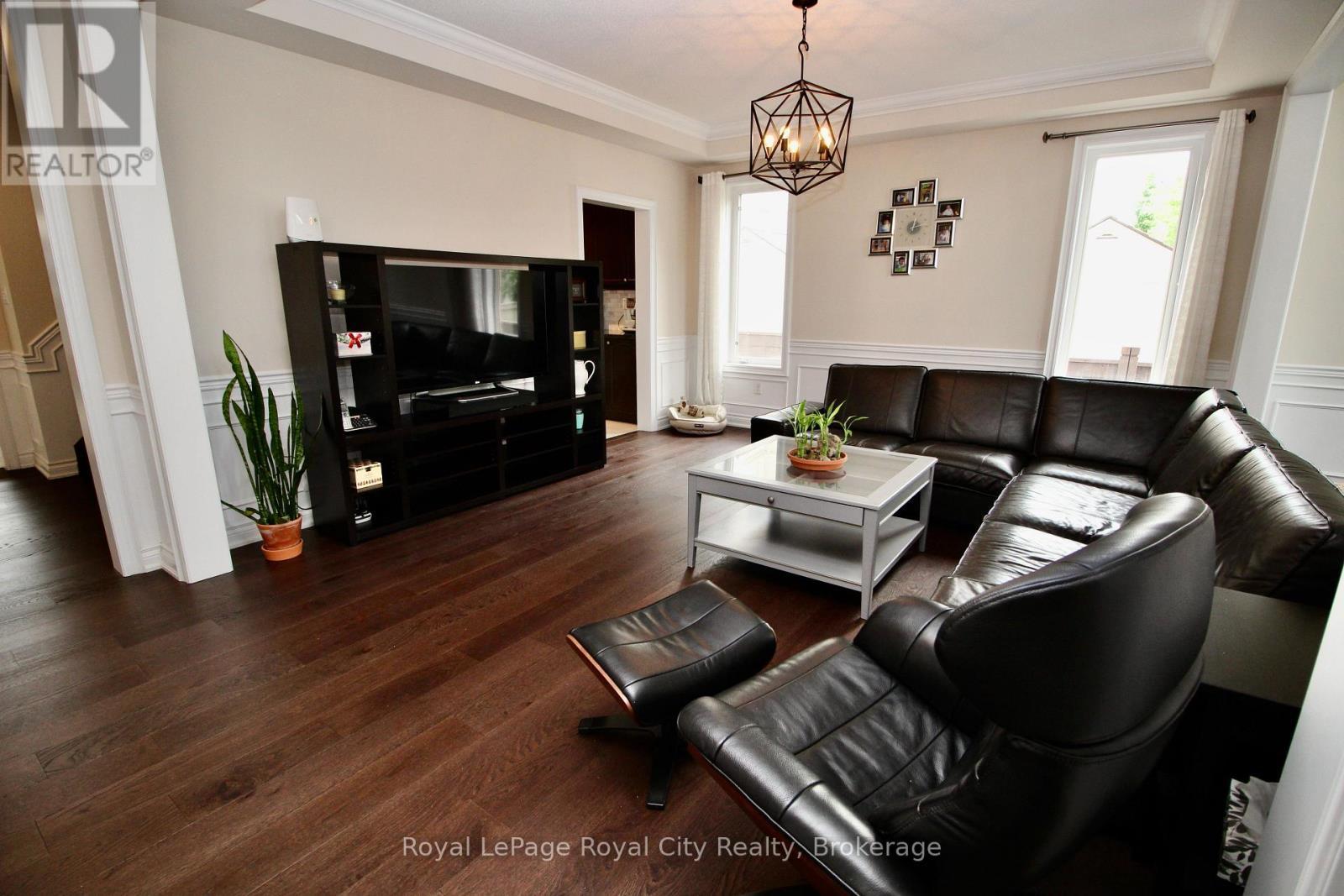 












39 DALMENY DRIVE

,
Brampton (Credit Valley),




Ontario
L6X2Y4

