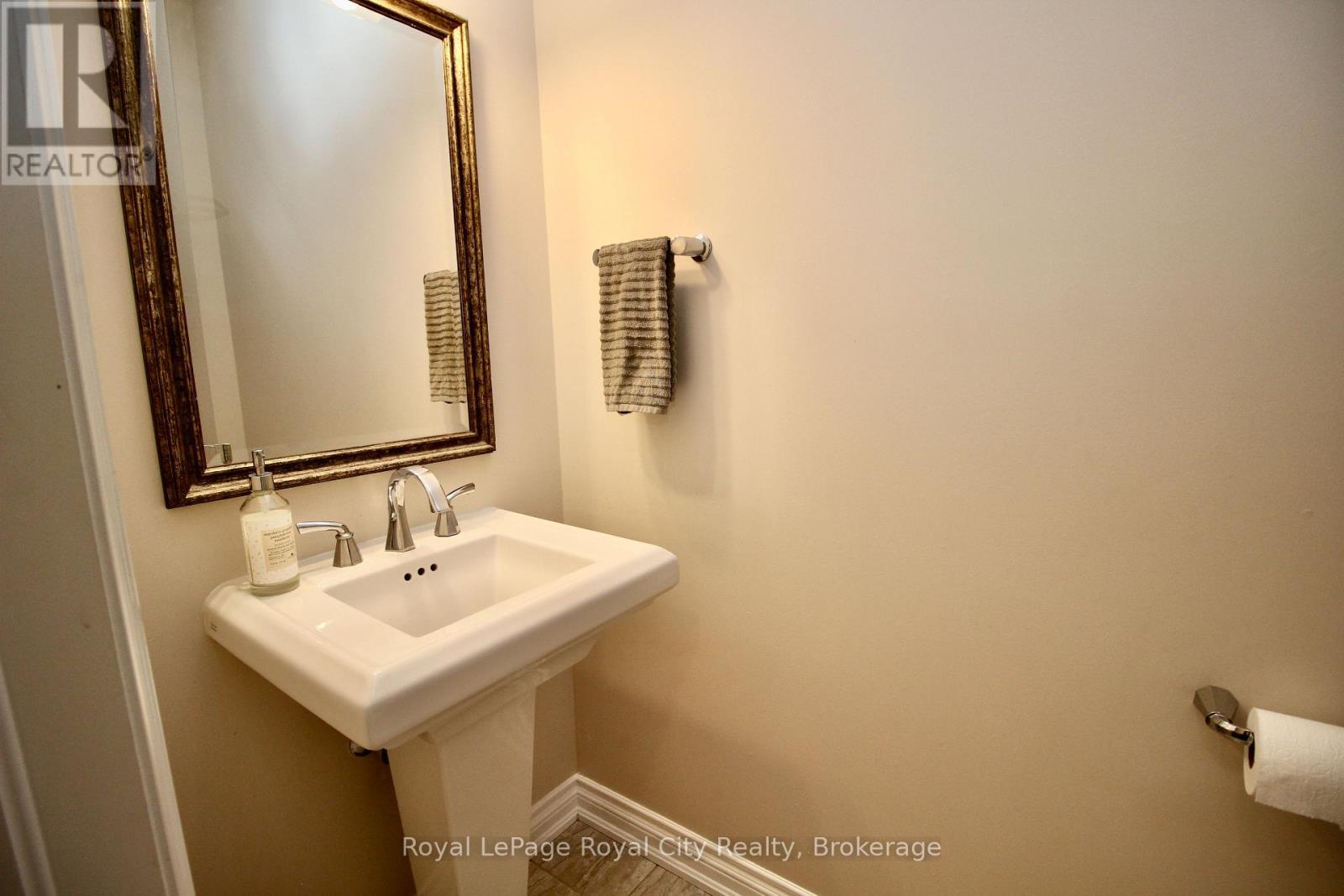 












39 DALMENY DRIVE

,
Brampton (Credit Valley),




Ontario
L6X2Y4

