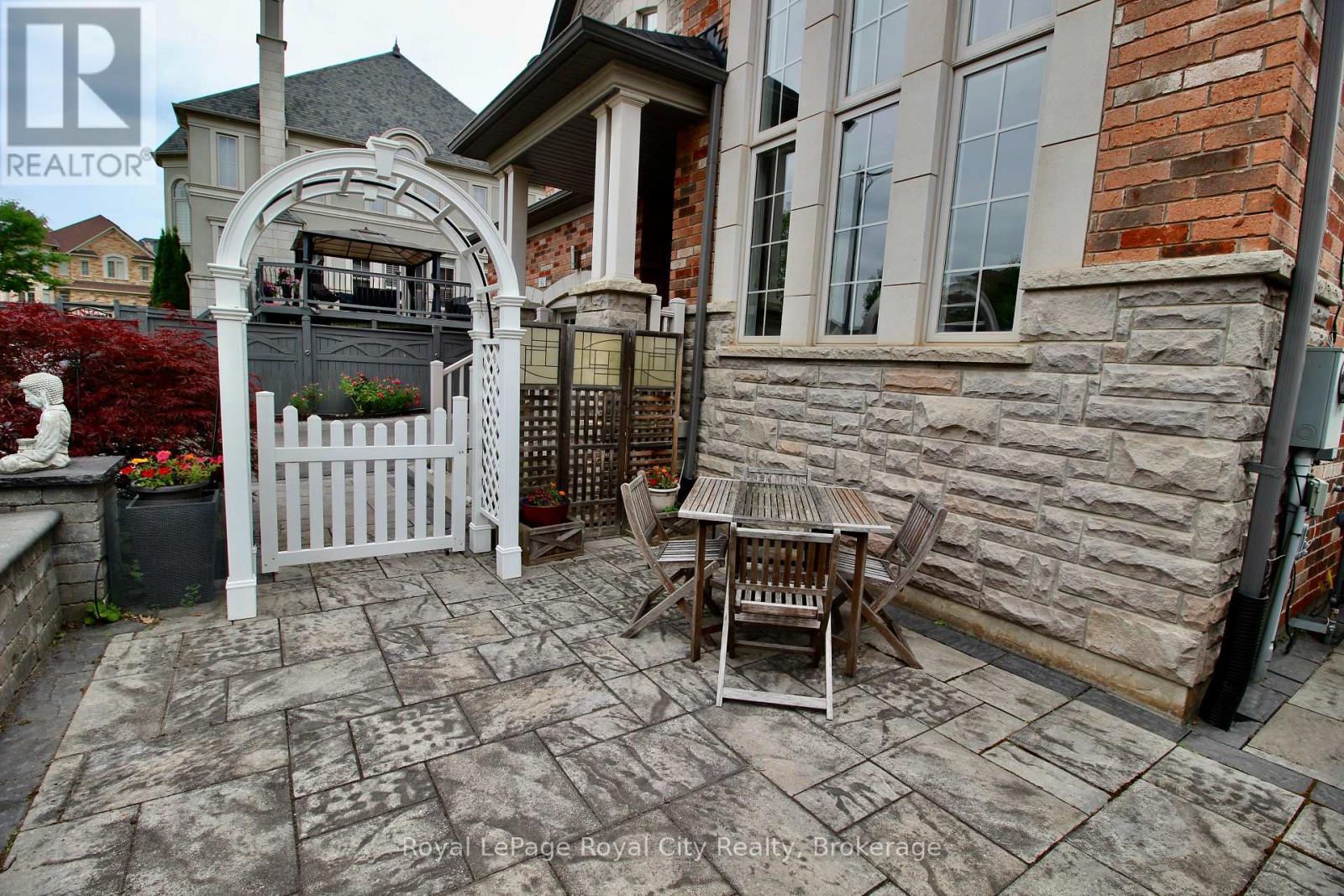 












39 DALMENY DRIVE

,
Brampton (Credit Valley),




Ontario
L6X2Y4

