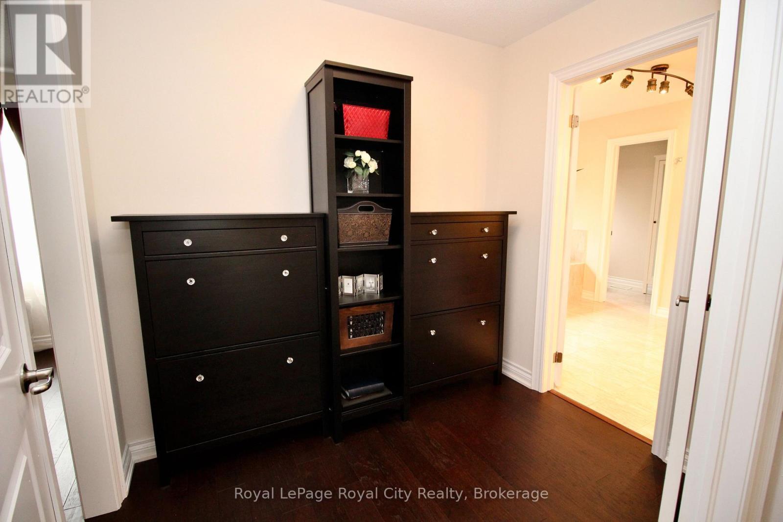 












39 DALMENY DRIVE

,
Brampton (Credit Valley),




Ontario
L6X2Y4

