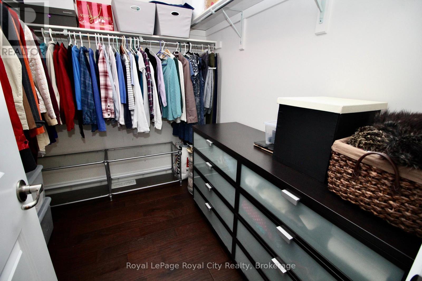 












39 DALMENY DRIVE

,
Brampton (Credit Valley),




Ontario
L6X2Y4

