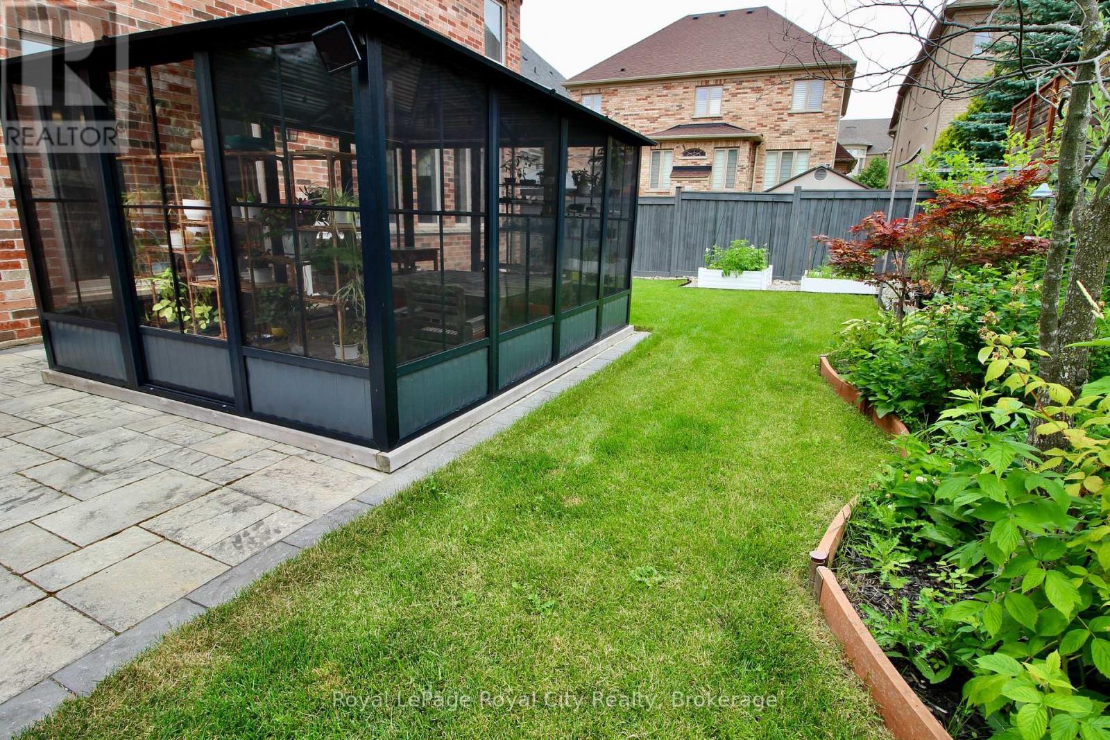 












39 DALMENY DRIVE

,
Brampton (Credit Valley),




Ontario
L6X2Y4

