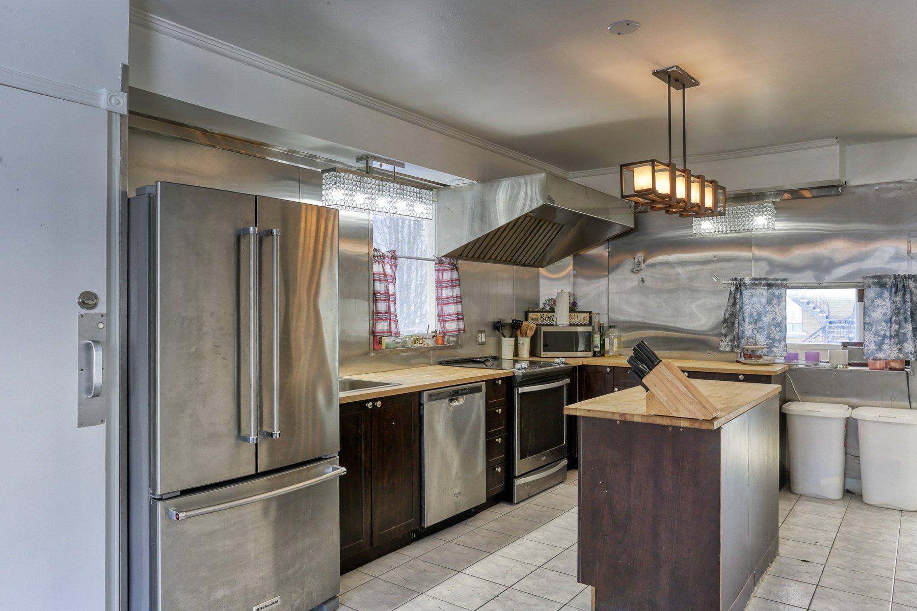 









578


8e Avenue

,
Shawinigan,




QC
G9T1X8

