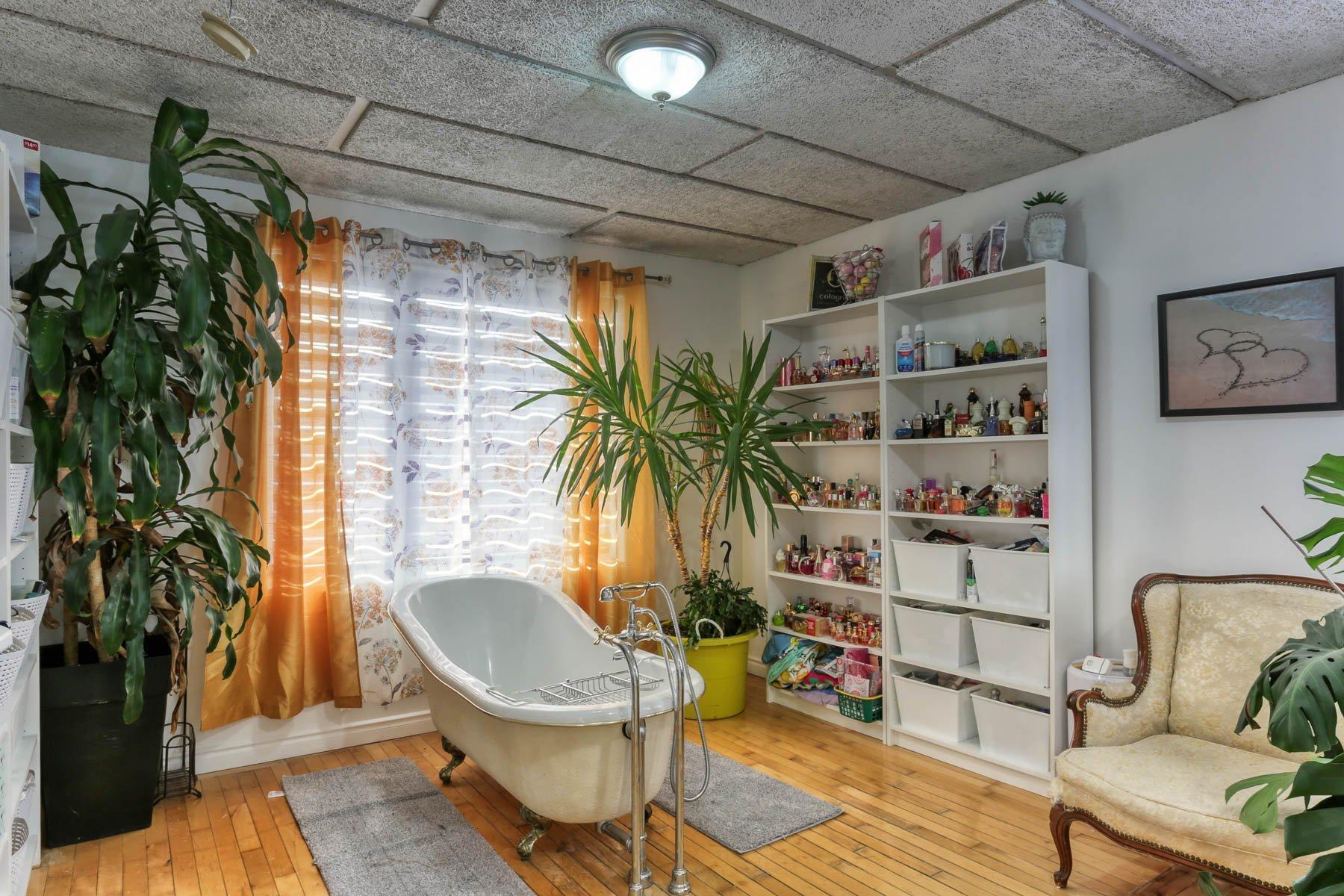 









578


8e Avenue

,
Shawinigan,




QC
G9T1X8

