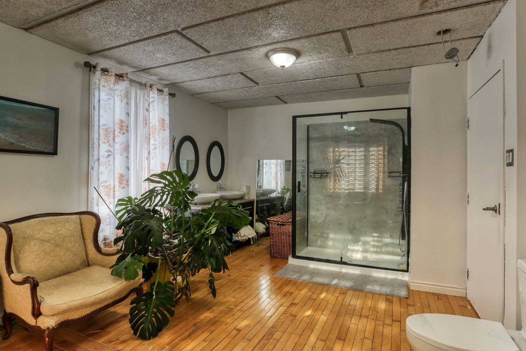 









578


8e Avenue

,
Shawinigan,




QC
G9T1X8

