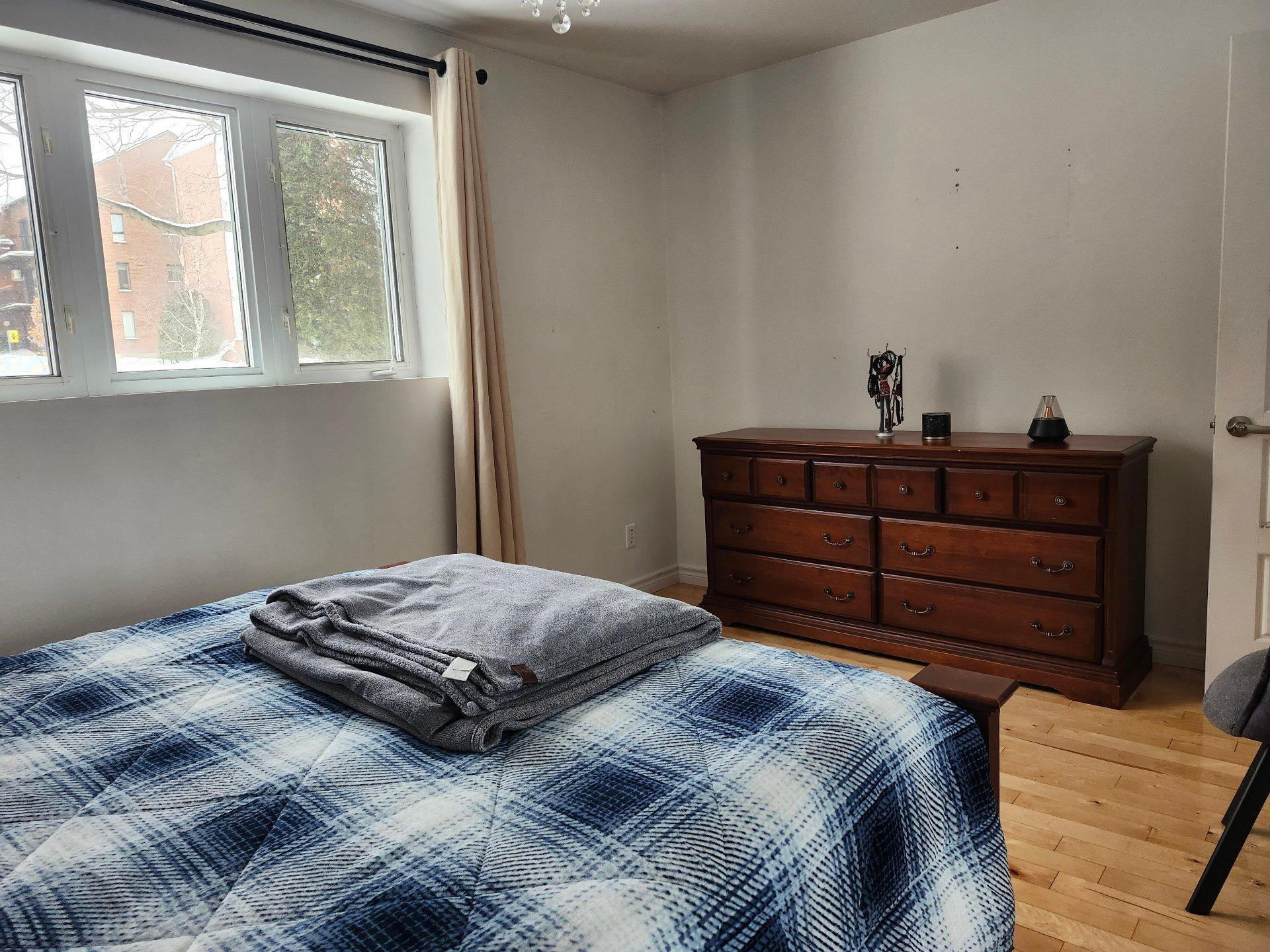 









2355


Rue Henri-Cyr

, 102,
Longueuil (Saint-Hubert),




QC
J3Y8J3

