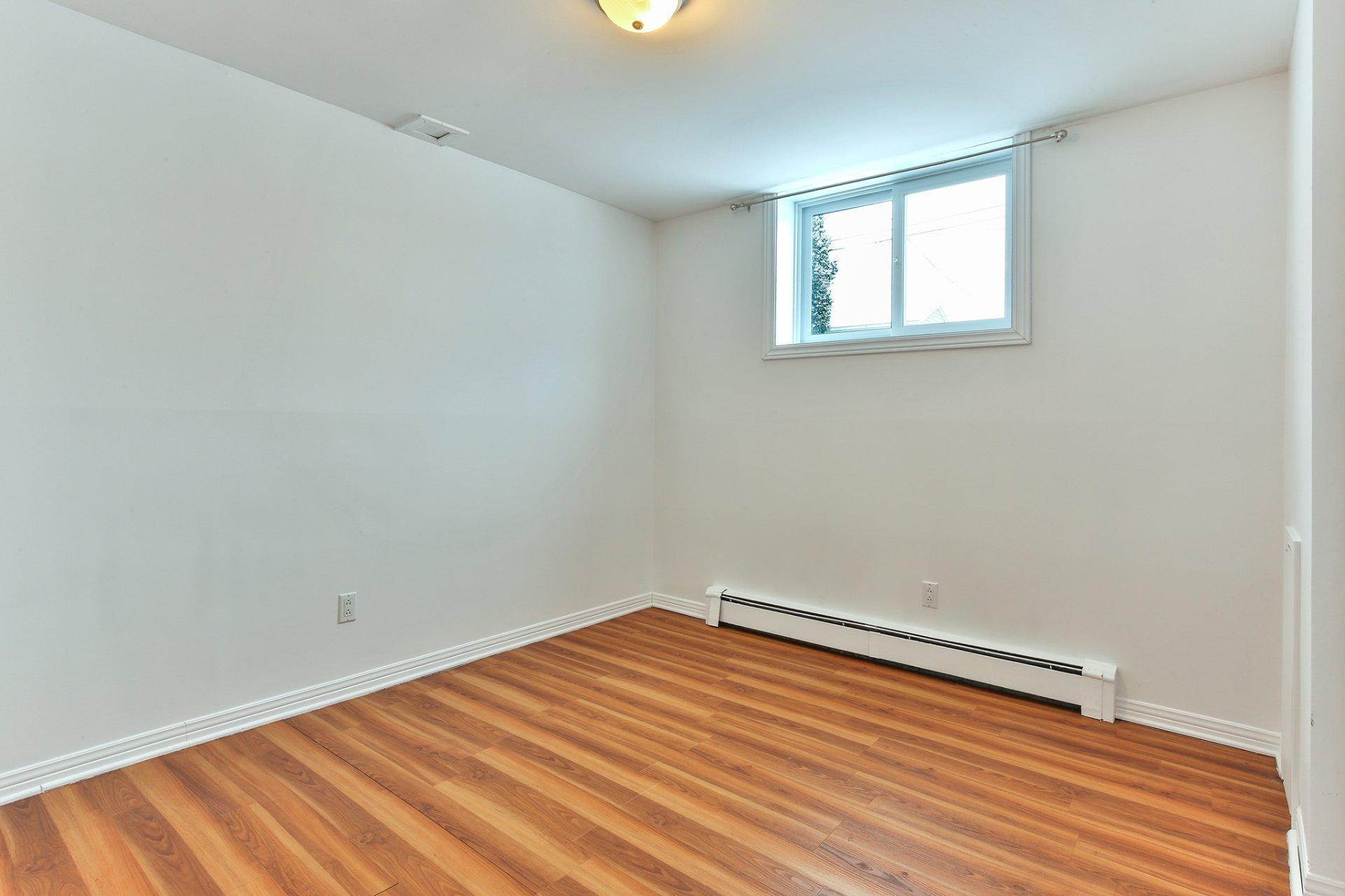 









196


Rue Cardinal

,
Saint-Jean-sur-Richelieu,




QC
J3B4A6

