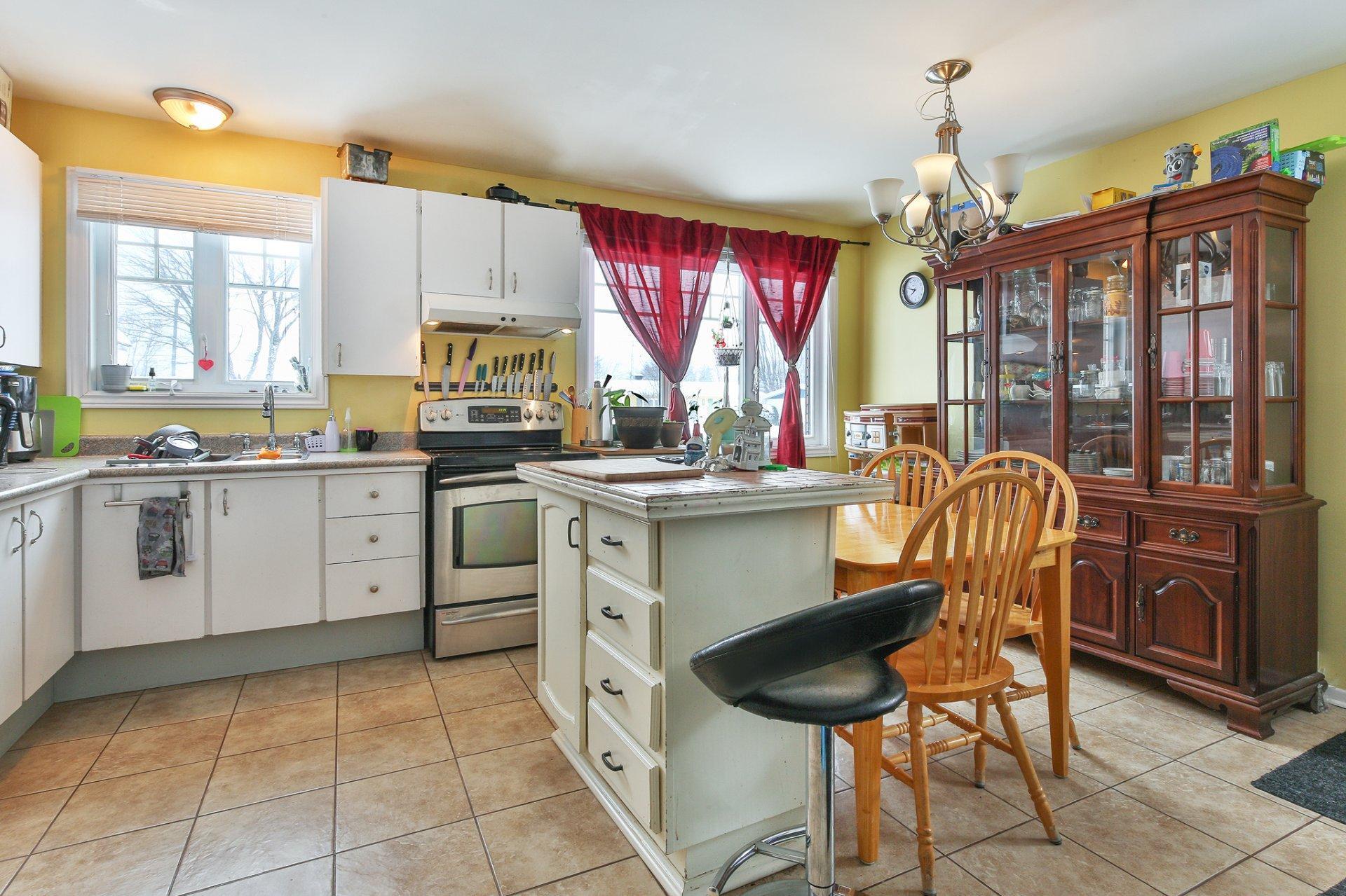 









196


Rue Cardinal

,
Saint-Jean-sur-Richelieu,




QC
J3B4A6

