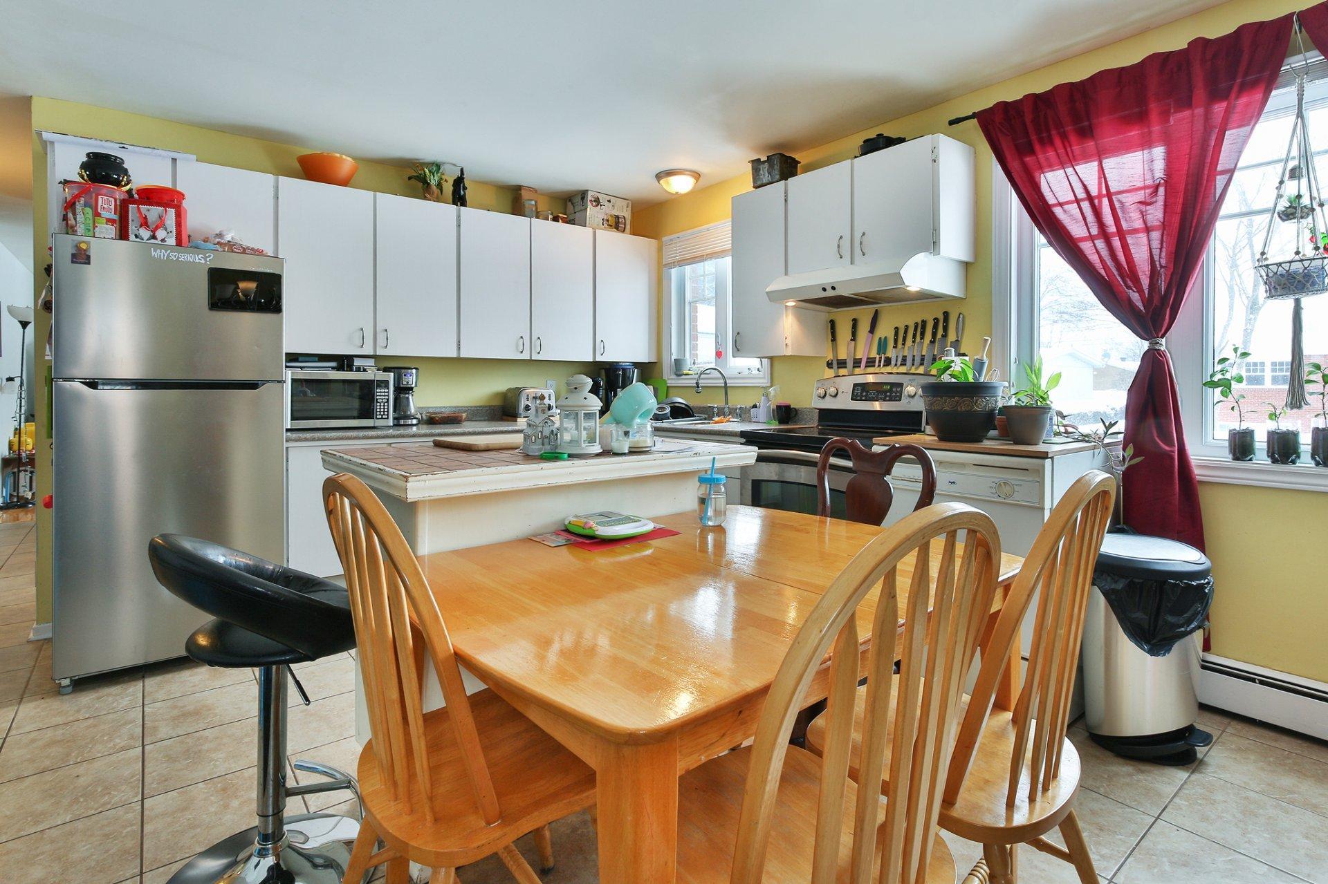 









196


Rue Cardinal

,
Saint-Jean-sur-Richelieu,




QC
J3B4A6

