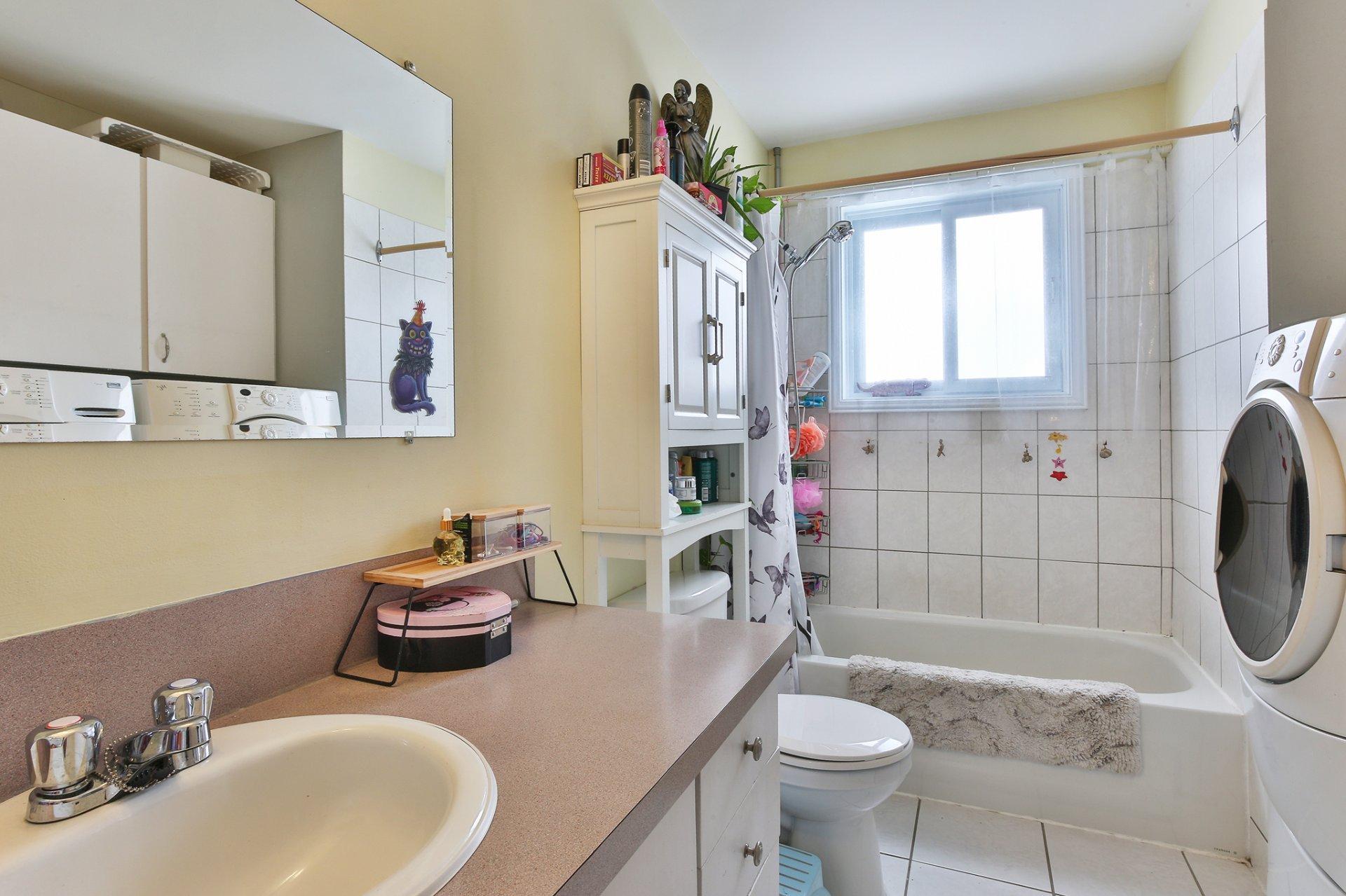 









196


Rue Cardinal

,
Saint-Jean-sur-Richelieu,




QC
J3B4A6

