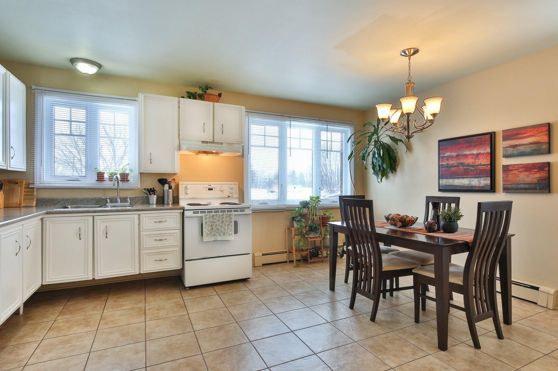 









196


Rue Cardinal

,
Saint-Jean-sur-Richelieu,




QC
J3B4A6

