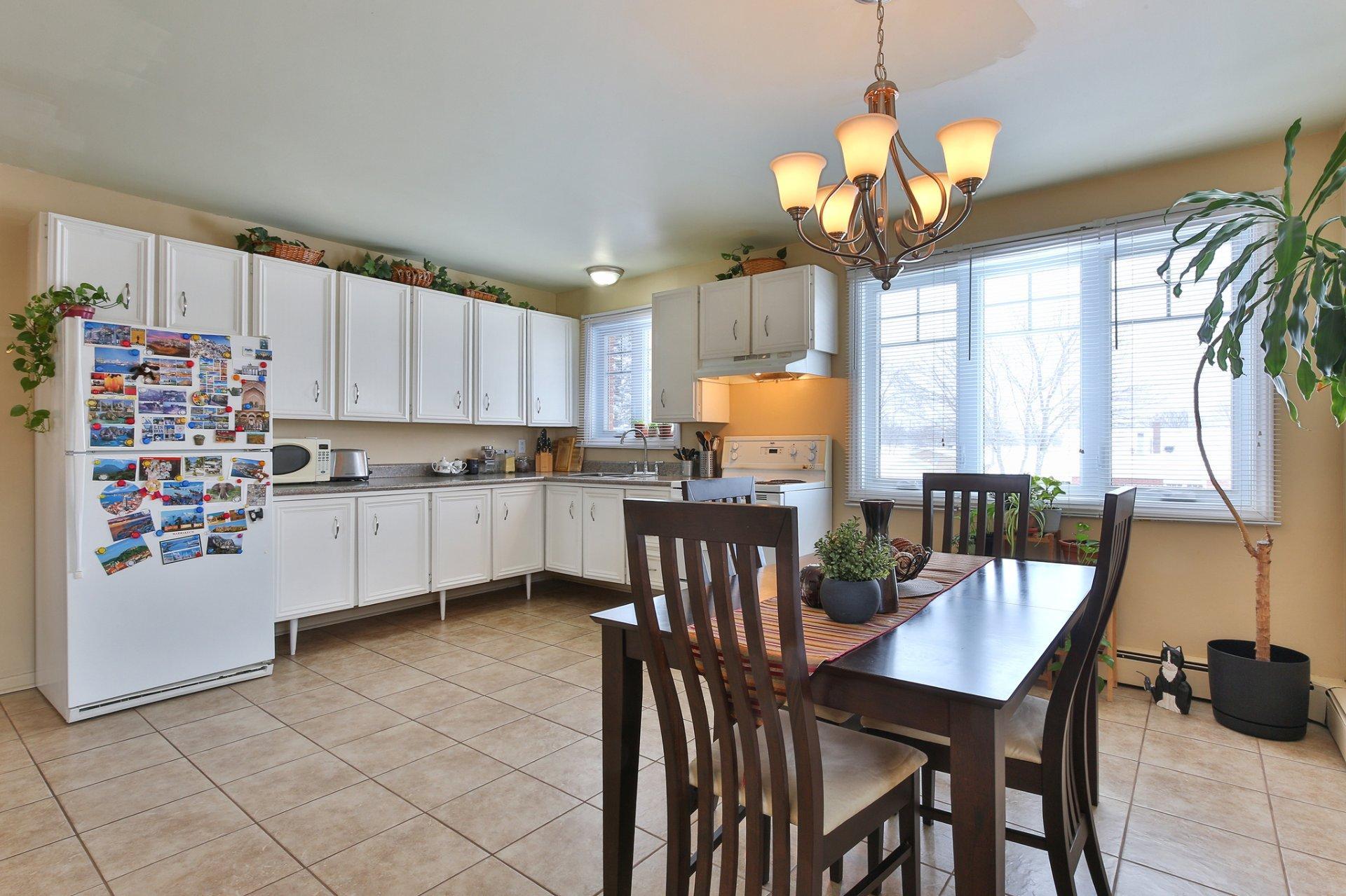 









196


Rue Cardinal

,
Saint-Jean-sur-Richelieu,




QC
J3B4A6

