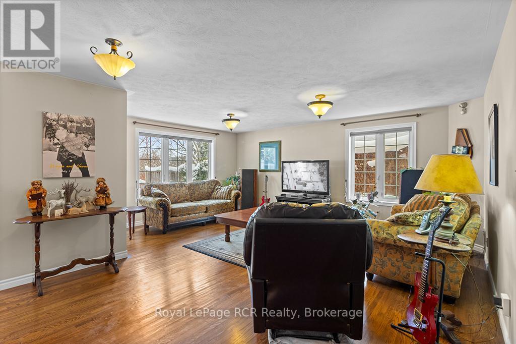 












335 3RD AVENUE W

,
Owen Sound,




Ontario
N4K6Y9

