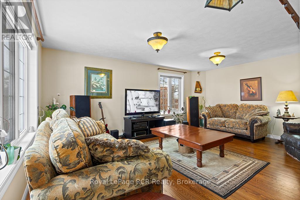 












335 3RD AVENUE W

,
Owen Sound,




Ontario
N4K6Y9

