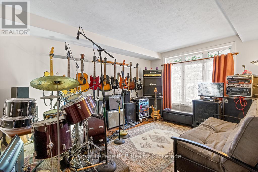 












335 3RD AVENUE W

,
Owen Sound,




Ontario
N4K6Y9

