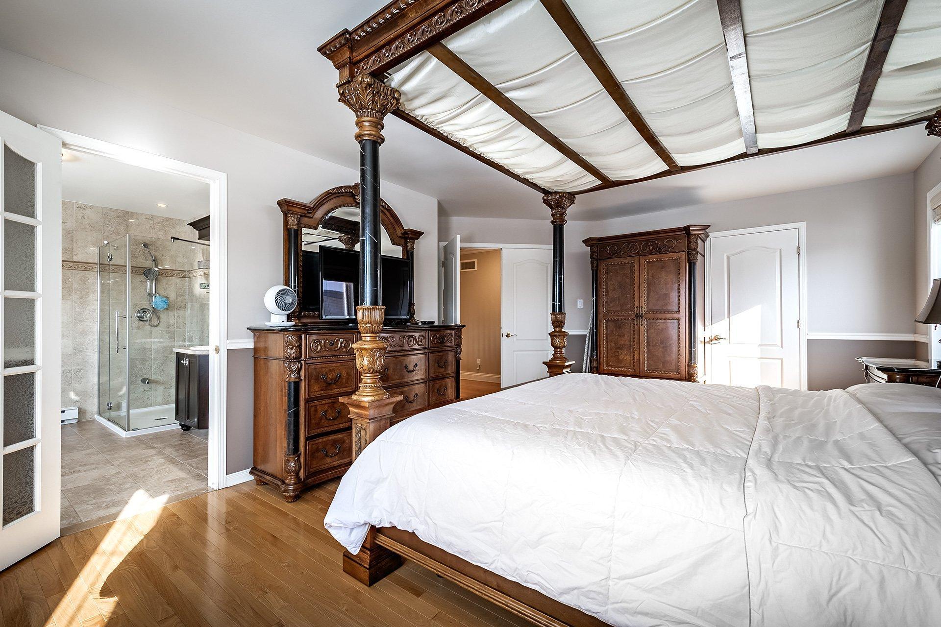 









24


Rue du Syrah

,
Kirkland,




QC
H9H0B1

