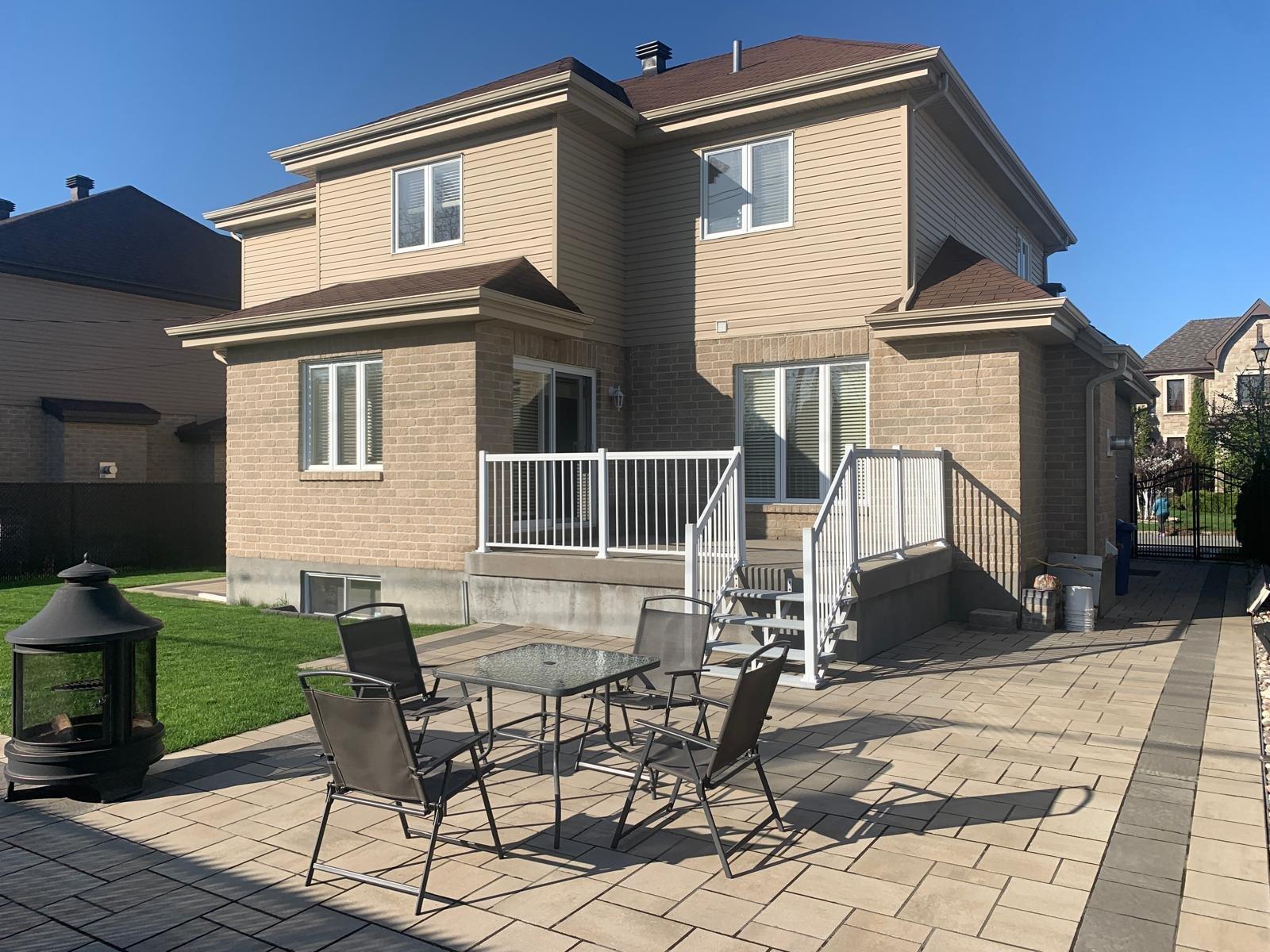 









24


Rue du Syrah

,
Kirkland,




QC
H9H0B1

