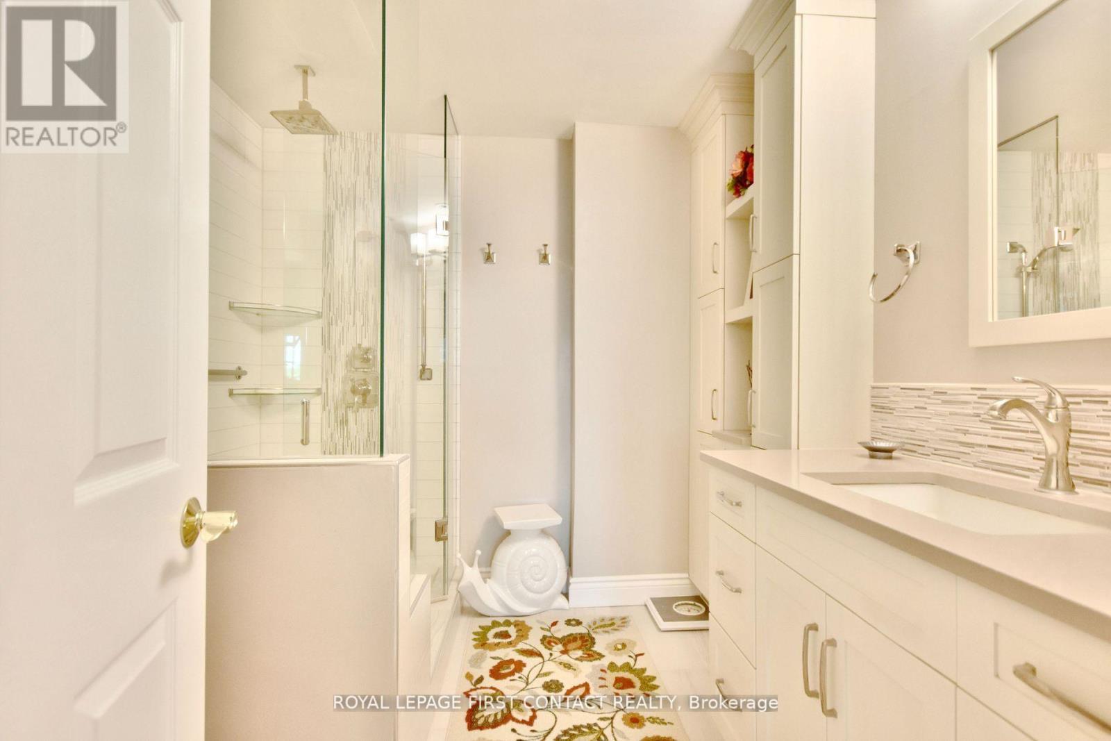 












509 - 6 TORONTO STREET

,
Barrie,




Ontario
L4N9R2

