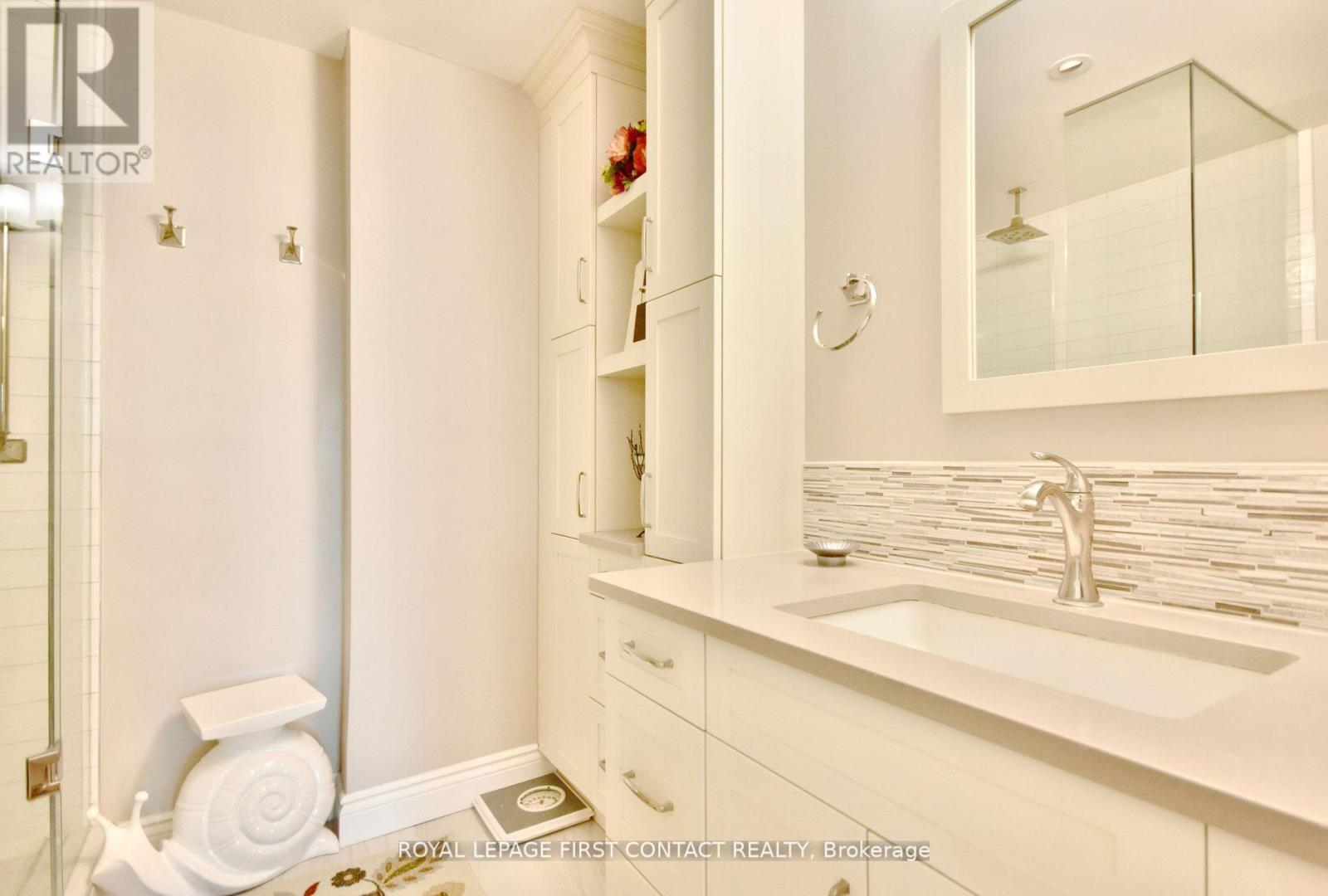 












509 - 6 TORONTO STREET

,
Barrie,




Ontario
L4N9R2

