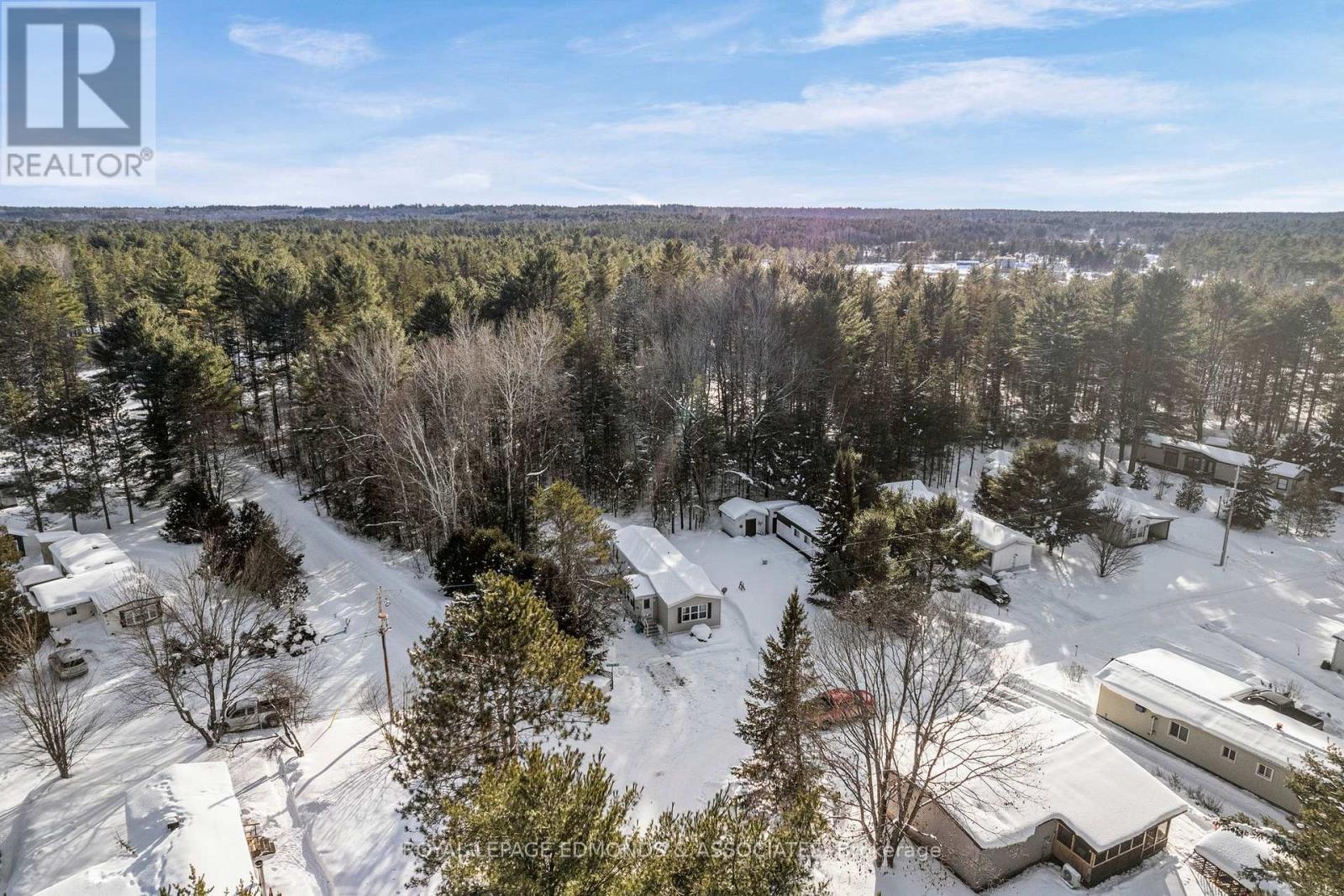 












5 HUNTER'S RUN LANE

,
Laurentian Hills,




Ontario
K0J1J0

