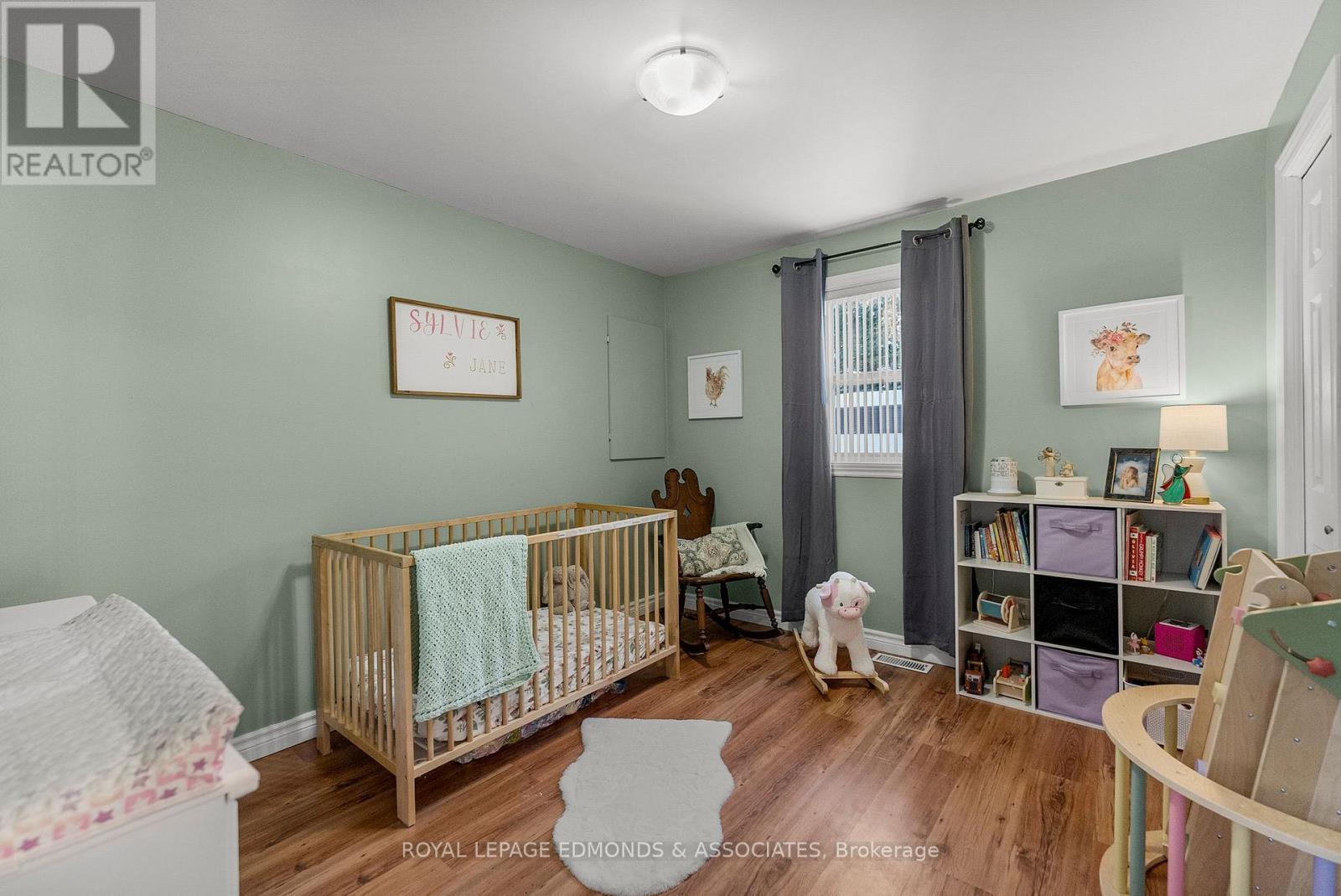 












5 HUNTER'S RUN LANE

,
Laurentian Hills,




Ontario
K0J1J0

