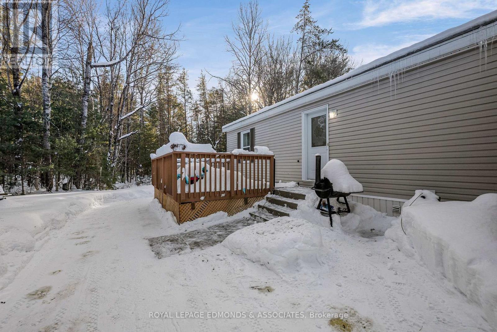 












5 HUNTER'S RUN LANE

,
Laurentian Hills,




Ontario
K0J1J0

