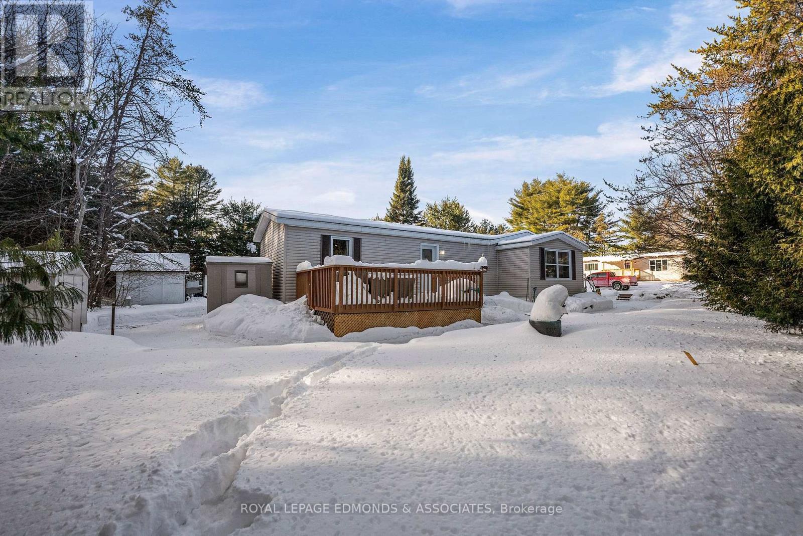 












5 HUNTER'S RUN LANE

,
Laurentian Hills,




Ontario
K0J1J0

