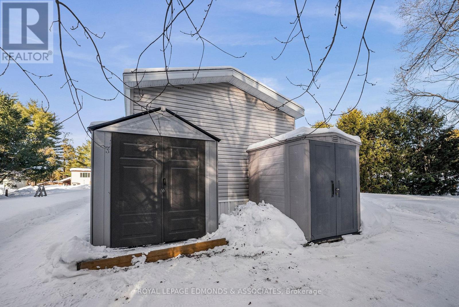 












5 HUNTER'S RUN LANE

,
Laurentian Hills,




Ontario
K0J1J0

