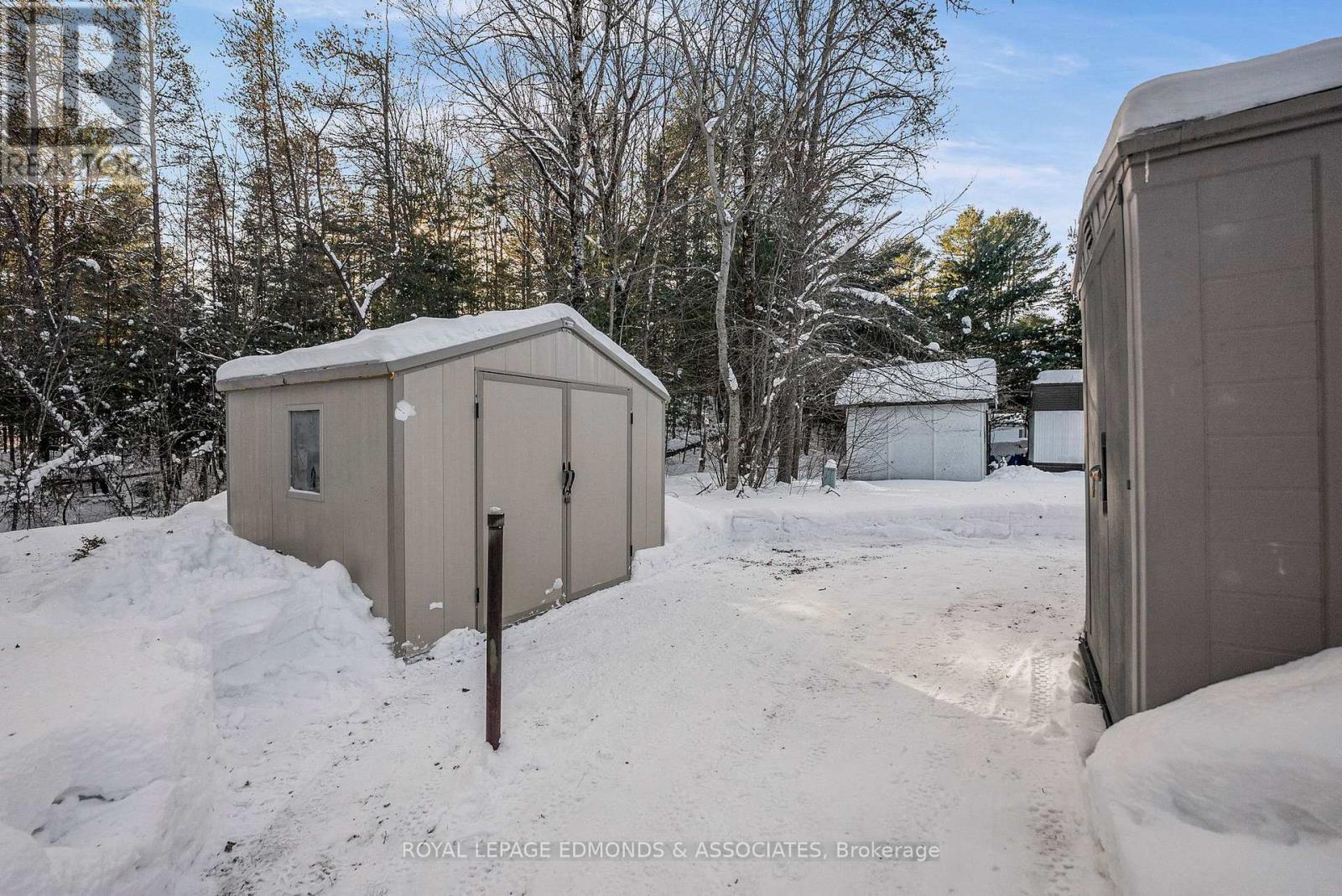 












5 HUNTER'S RUN LANE

,
Laurentian Hills,




Ontario
K0J1J0

