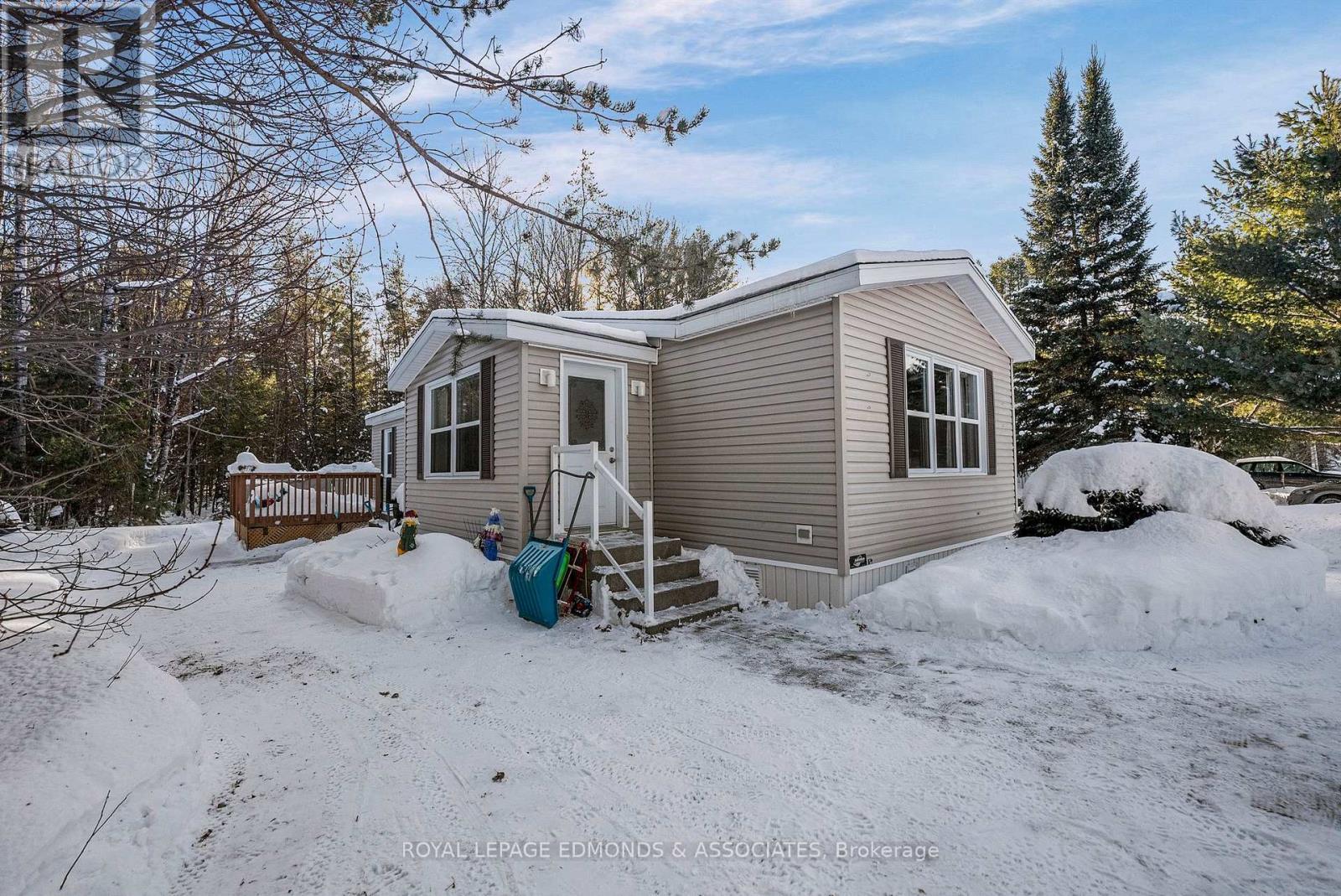 












5 HUNTER'S RUN LANE

,
Laurentian Hills,




Ontario
K0J1J0

