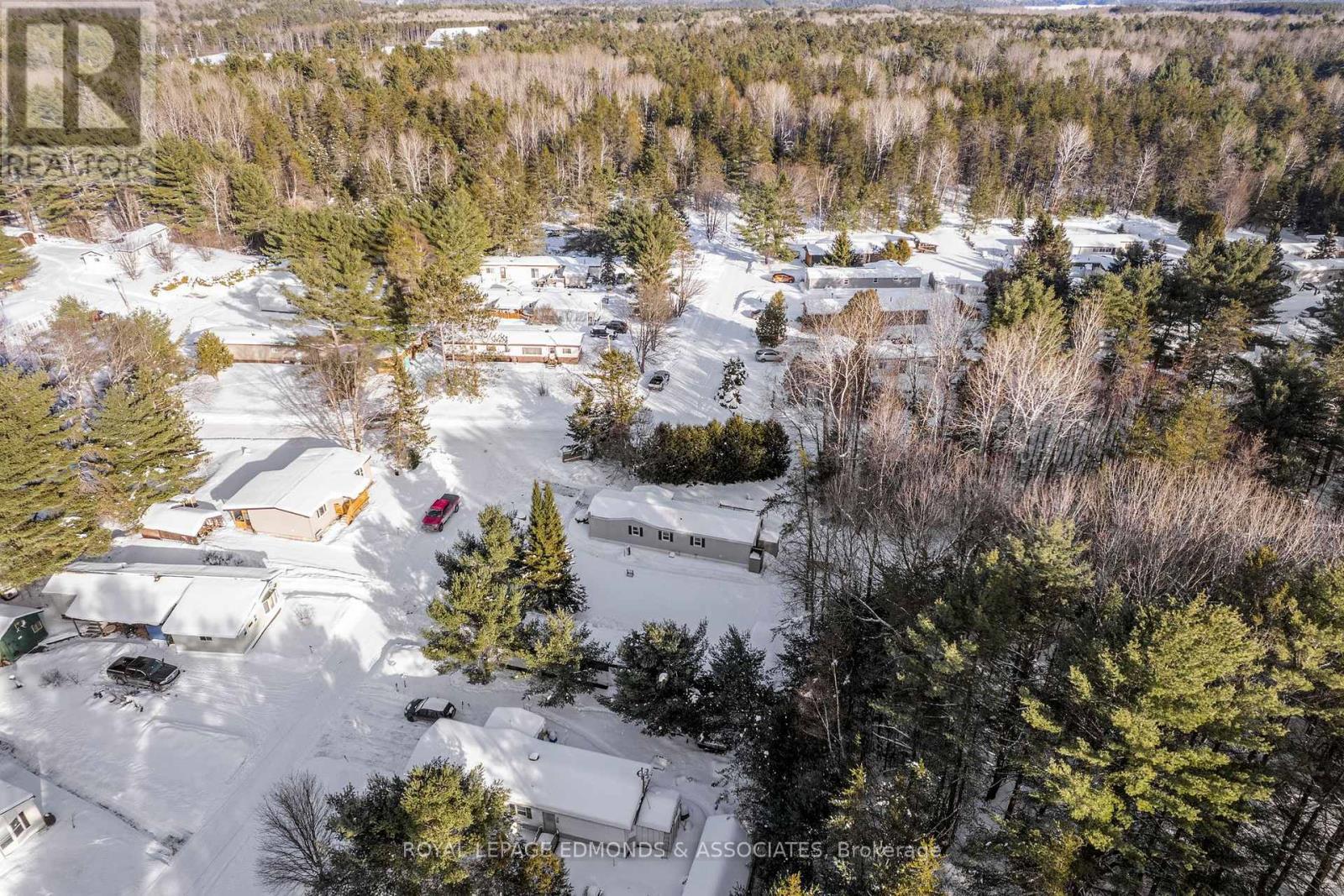 












5 HUNTER'S RUN LANE

,
Laurentian Hills,




Ontario
K0J1J0

