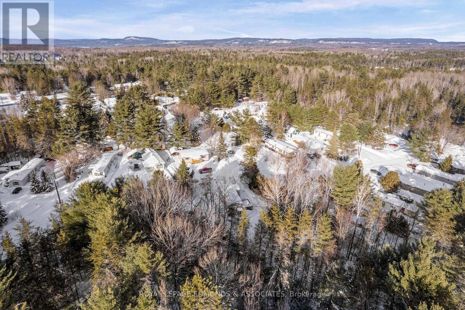 












5 HUNTER'S RUN LANE

,
Laurentian Hills,




Ontario
K0J1J0

