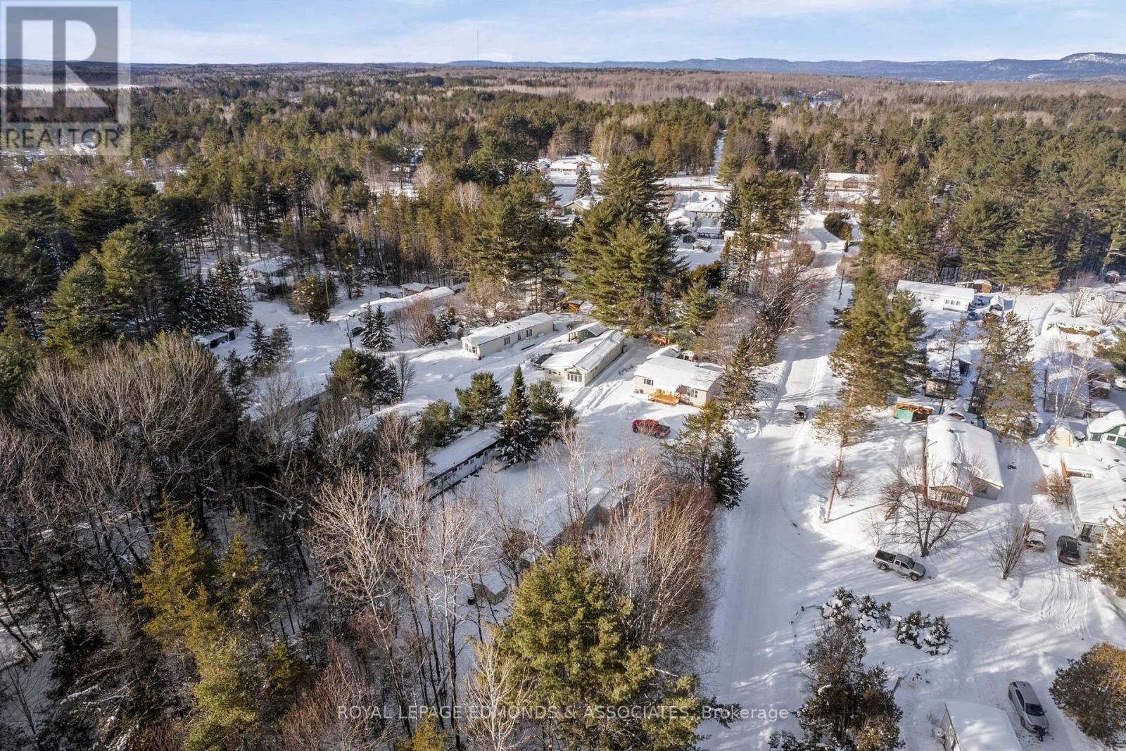 












5 HUNTER'S RUN LANE

,
Laurentian Hills,




Ontario
K0J1J0

