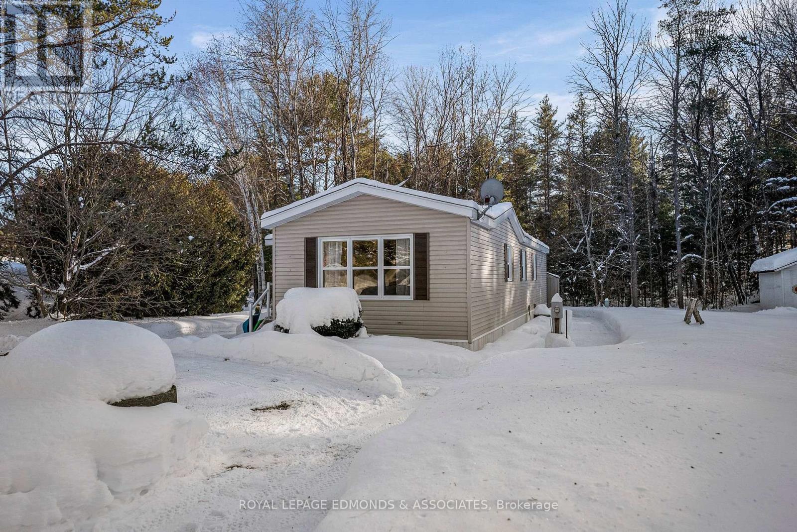 












5 HUNTER'S RUN LANE

,
Laurentian Hills,




Ontario
K0J1J0

