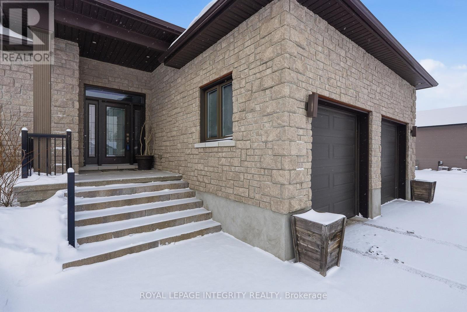 












251 RUE DES VIOLETTES STREET

,
Clarence-Rockland,




Ontario
K0A2A0

