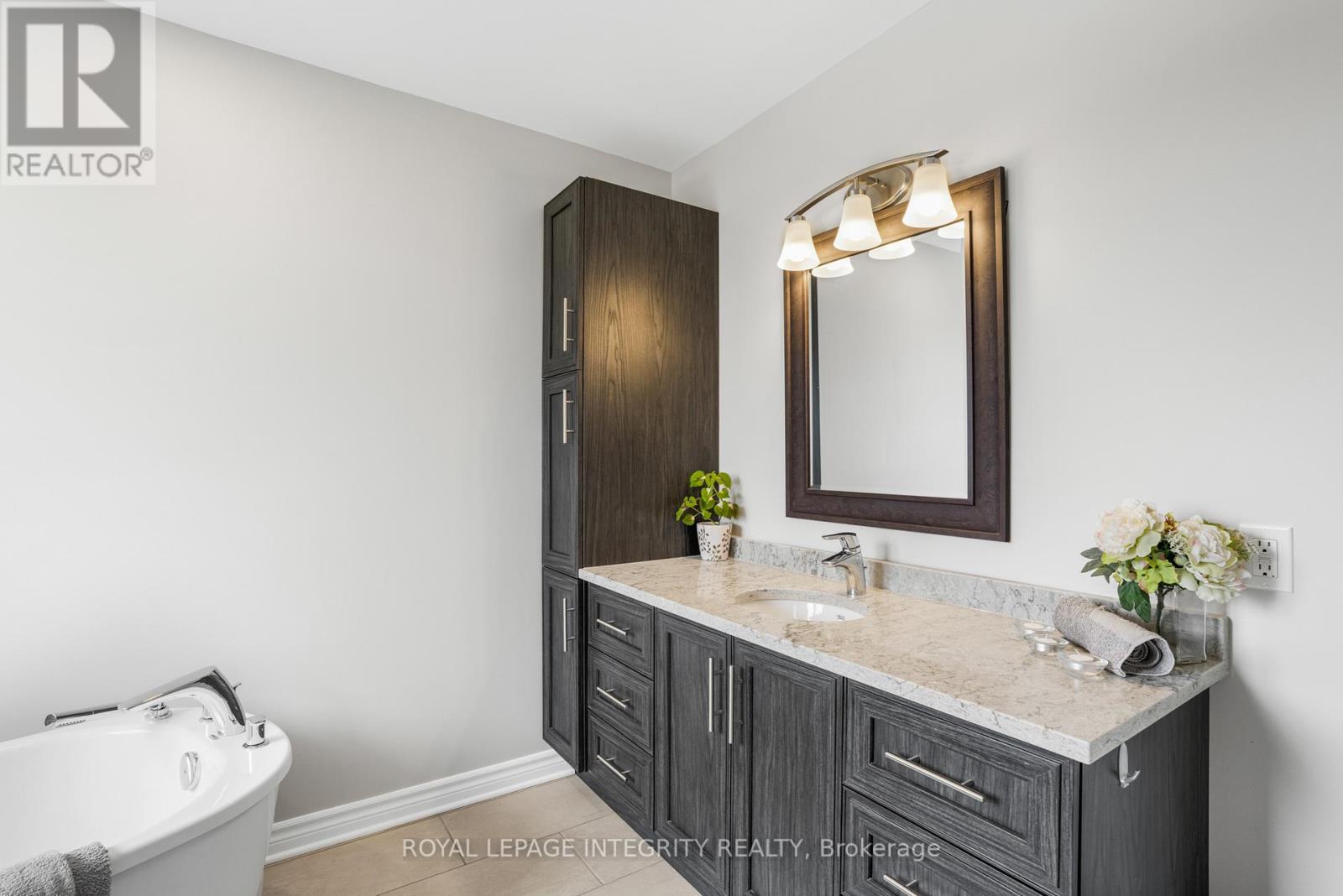 












251 RUE DES VIOLETTES STREET

,
Clarence-Rockland,




Ontario
K0A2A0

