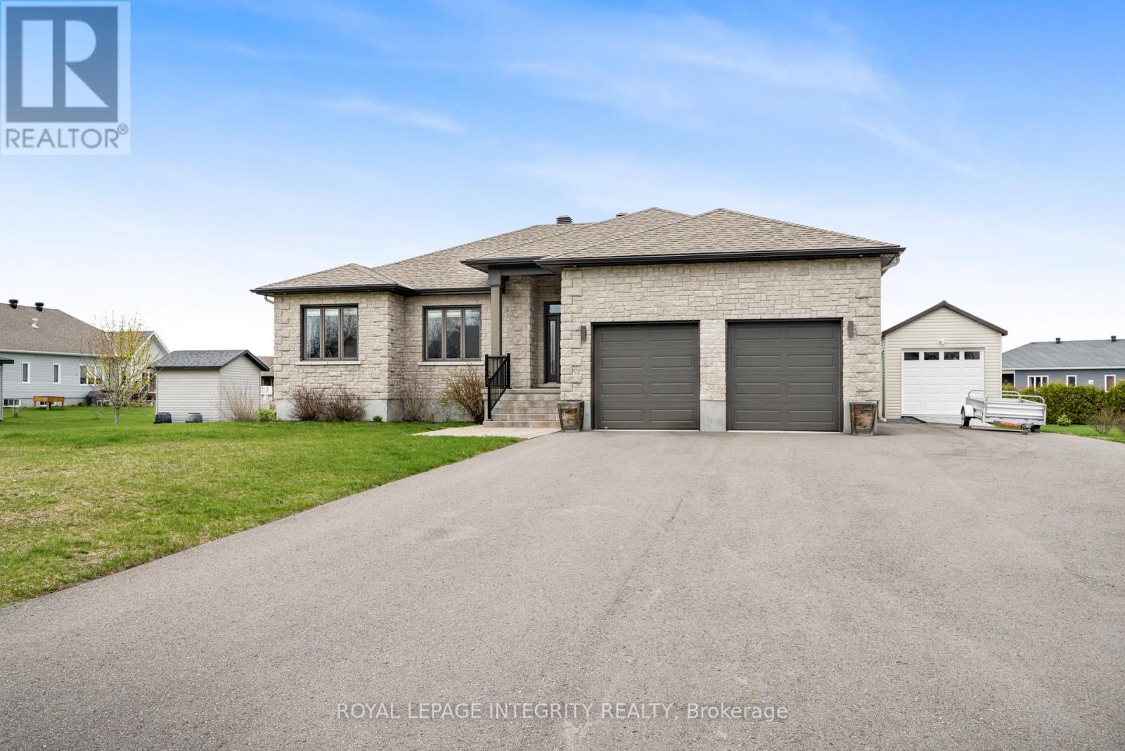 












251 RUE DES VIOLETTES STREET

,
Clarence-Rockland,




Ontario
K0A2A0

