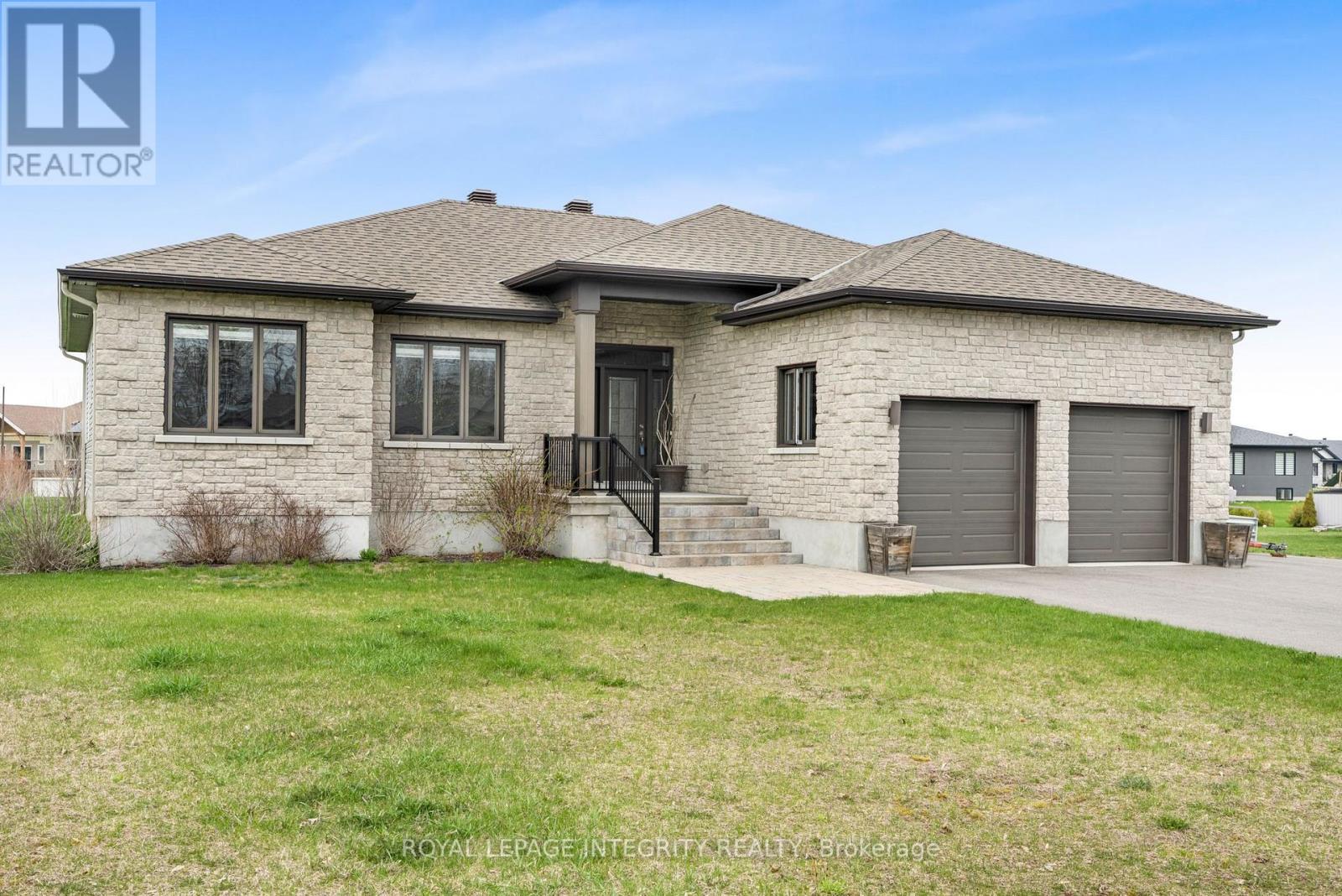 












251 RUE DES VIOLETTES STREET

,
Clarence-Rockland,




Ontario
K0A2A0

